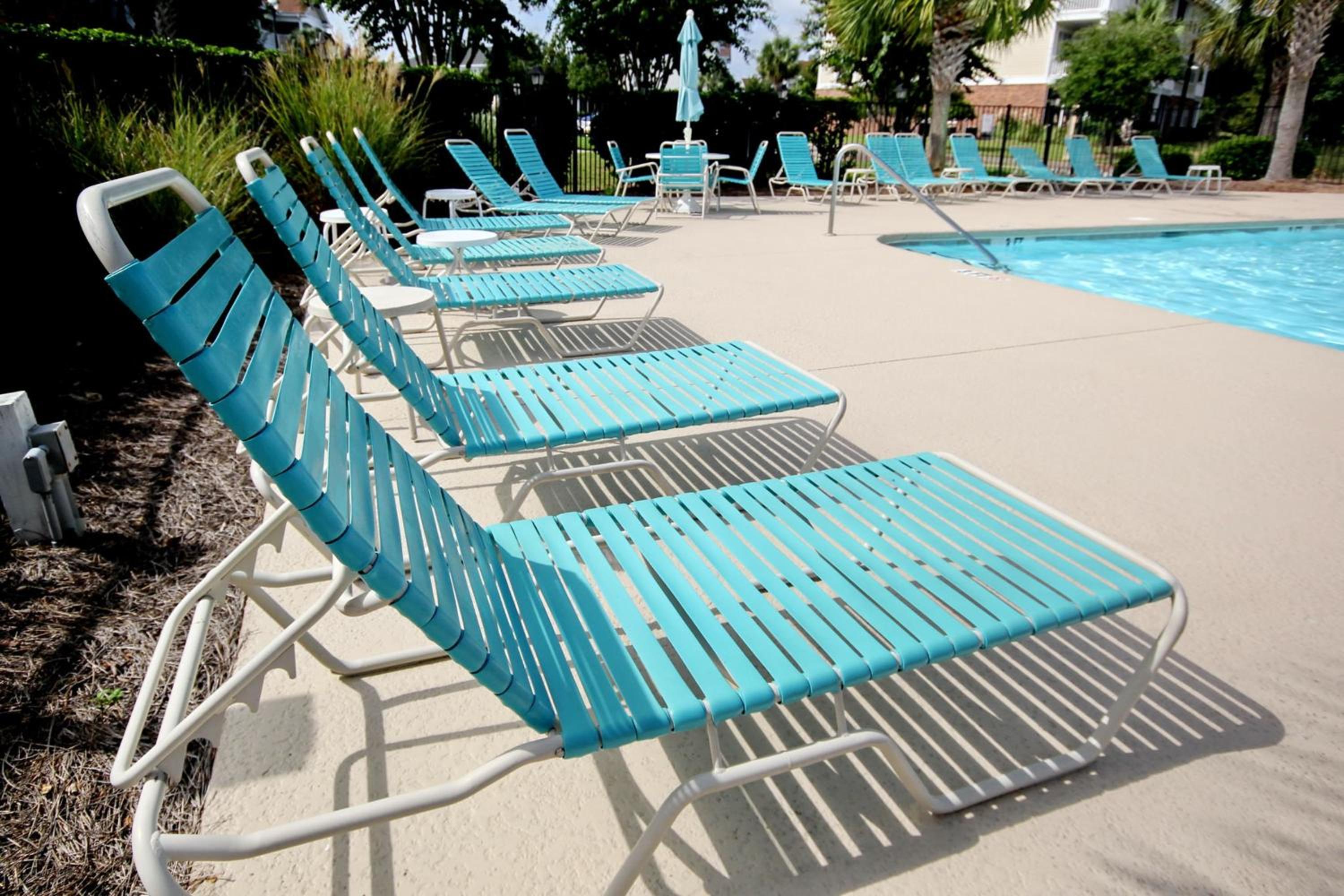 Pool and Tennis! Updated Barefoot Resort Condo