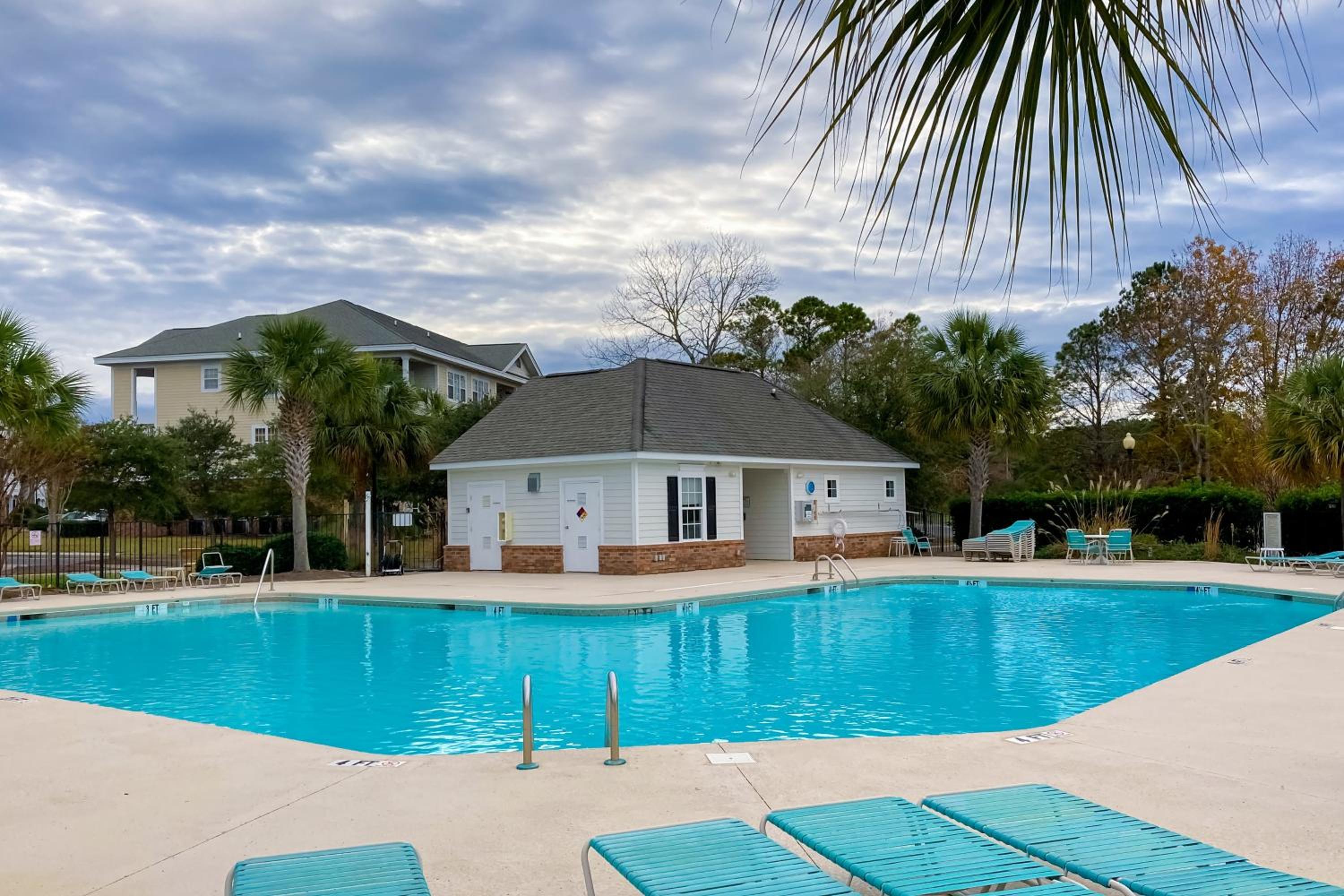 Pool and Tennis! Updated Barefoot Resort Condo