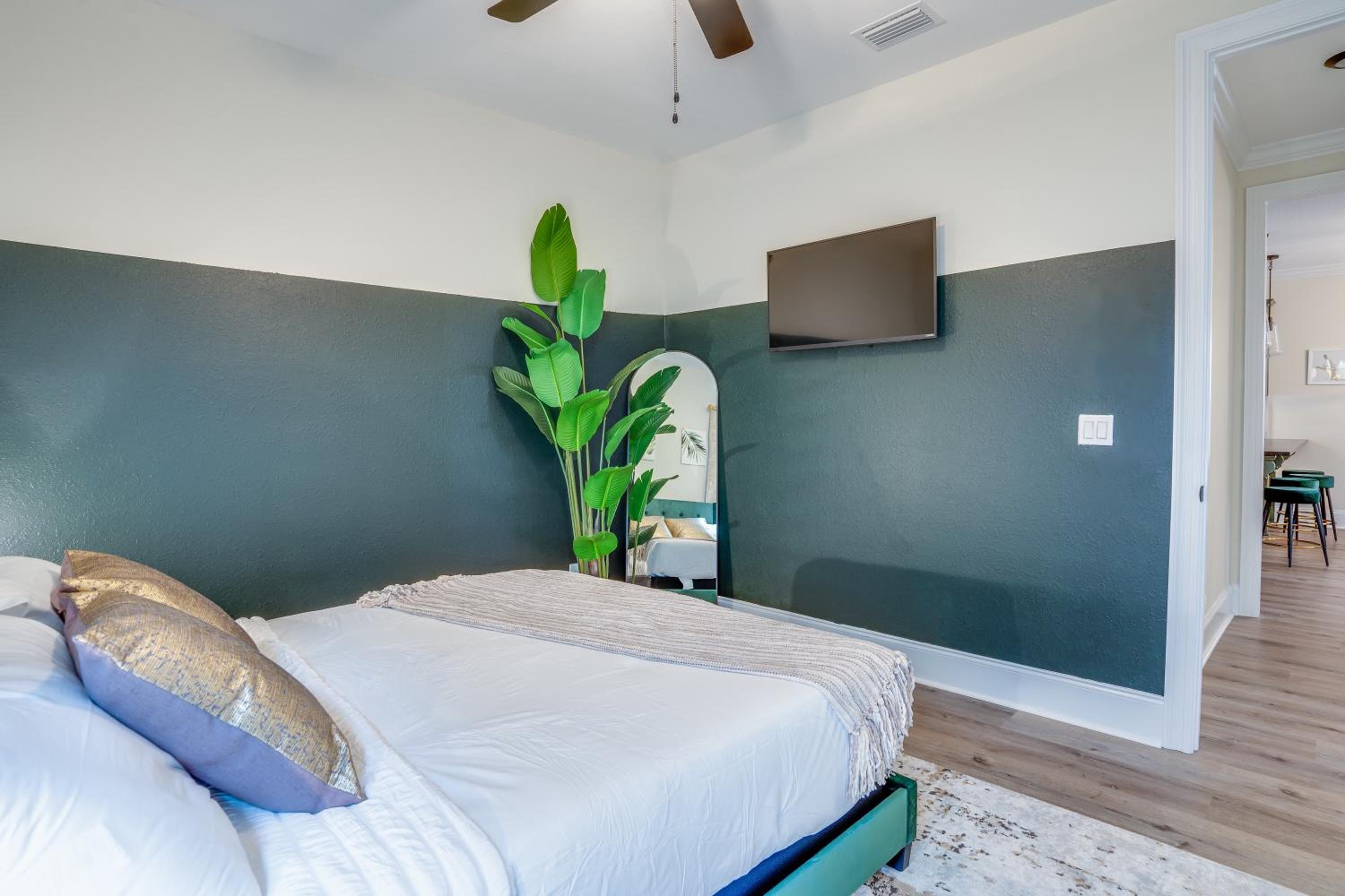 Tally Cozy Craftsman Near Football Parks Lake & Airport
