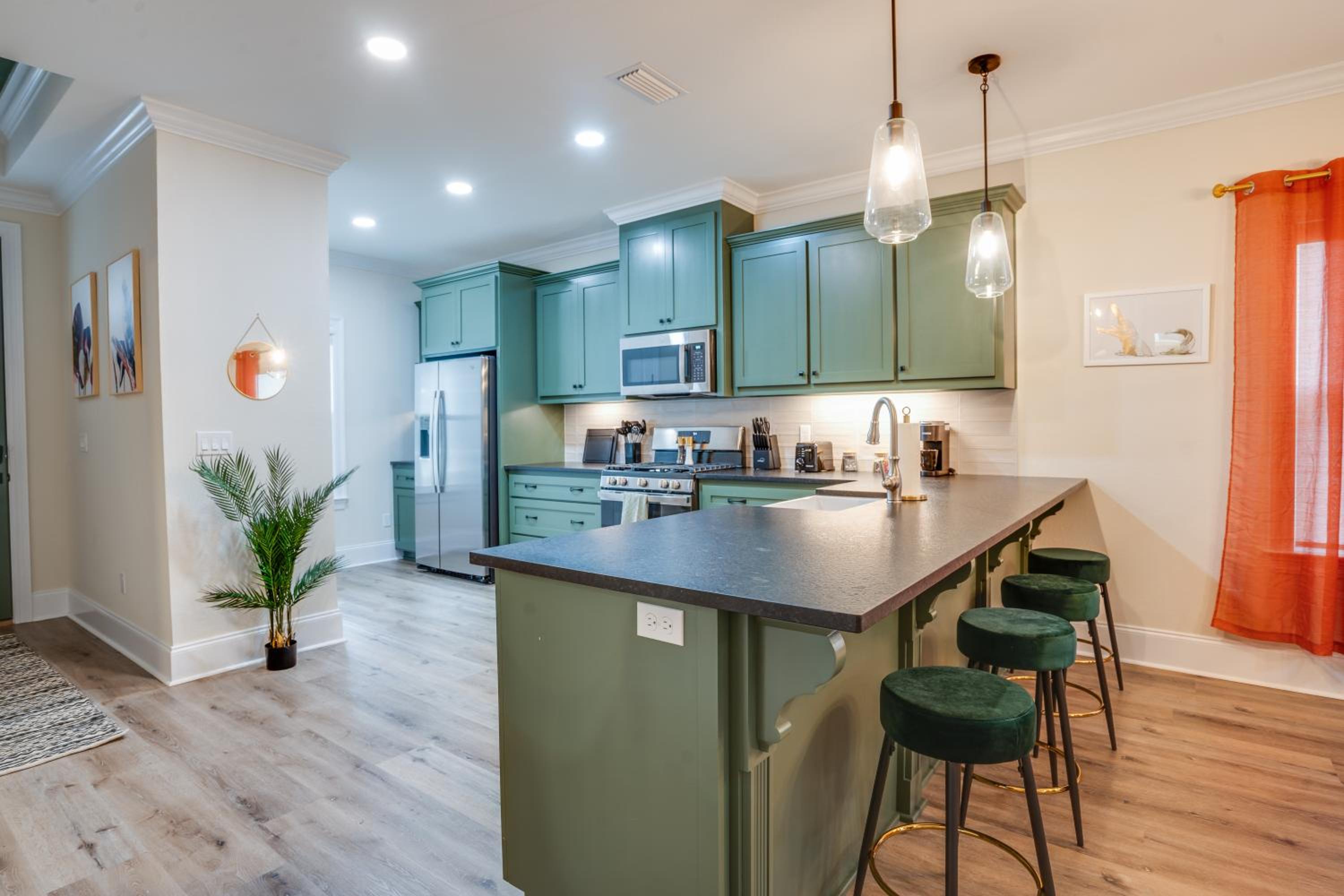 Tally Cozy Craftsman Near Football Parks Lake & Airport