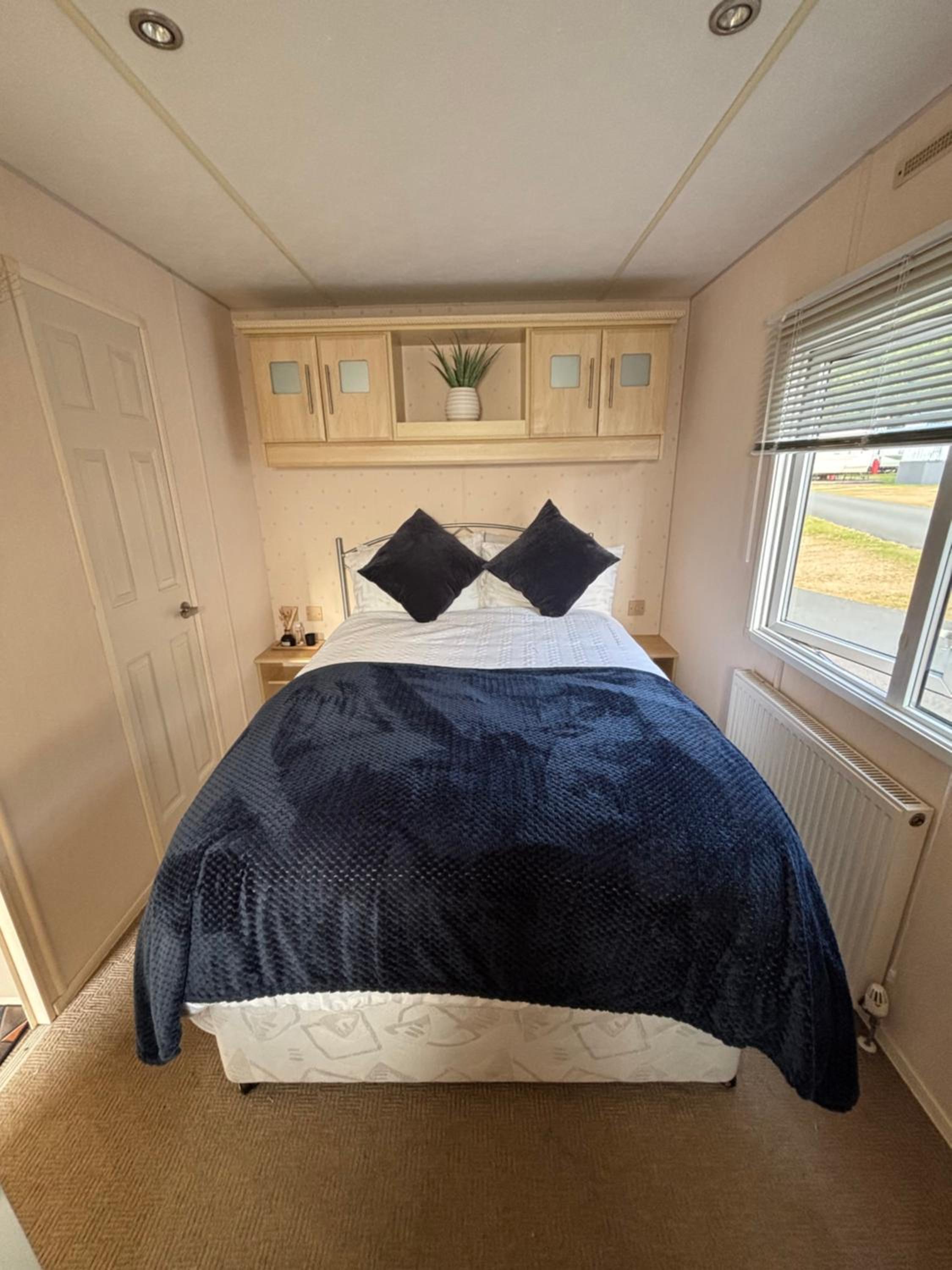 Welsh Bayview Retreat 2-Bed Caravan & 2-Bed Chalet at Clarach Bay Holiday Village