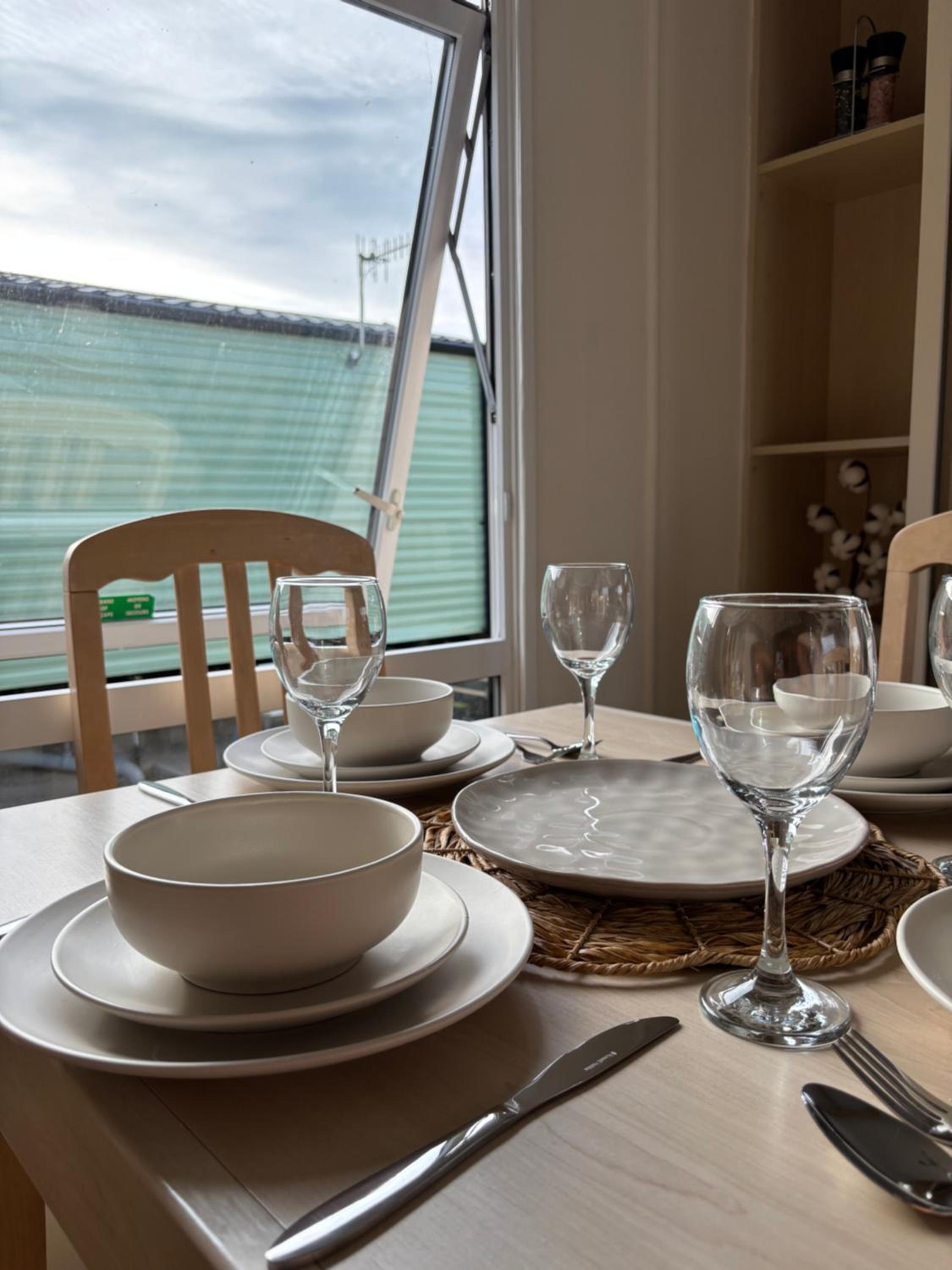 Welsh Bayview Retreat 2-Bed Caravan & 2-Bed Chalet at Clarach Bay Holiday Village