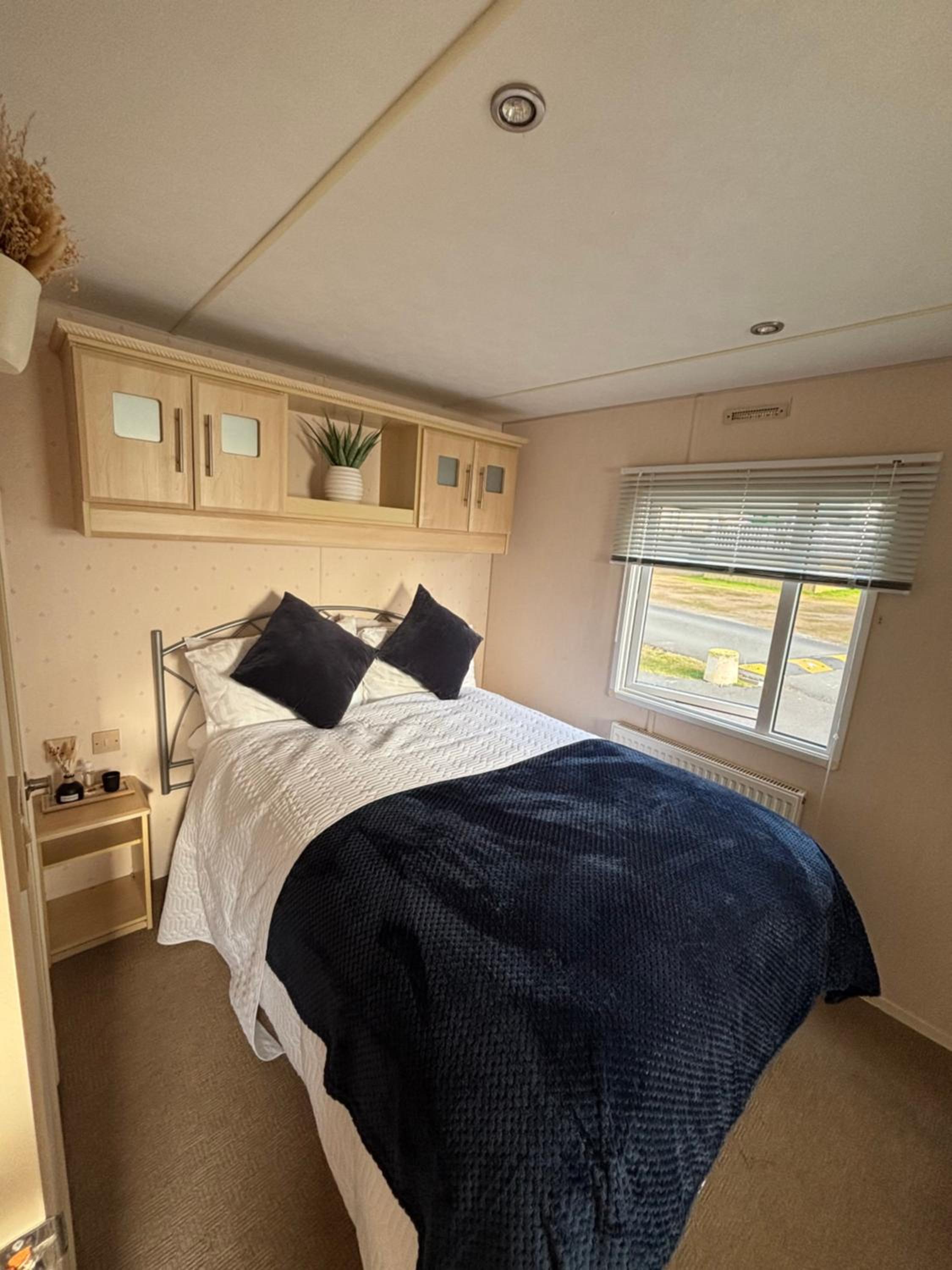 Welsh Bayview Retreat 2-Bed Caravan & 2-Bed Chalet at Clarach Bay Holiday Village