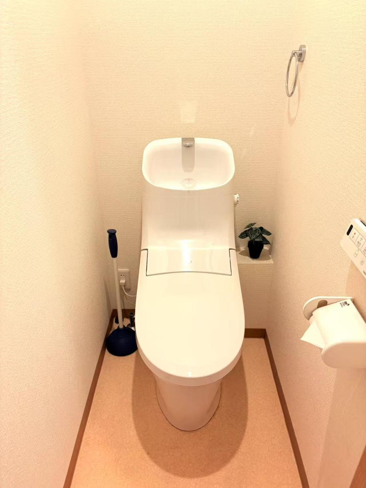 夏様二条南 6 min walk Nijo St, Entire private house, 3 bedrooms, Up to 6 guests, 2 toilets