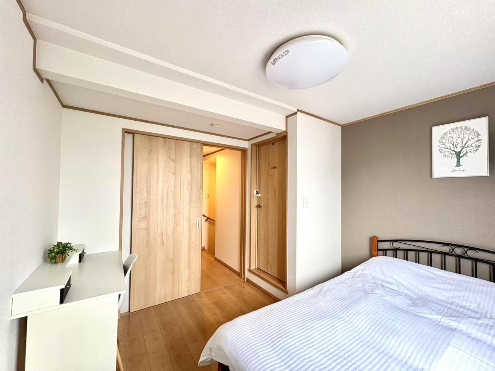 夏様二条南 6 min walk Nijo St, Entire private house, 3 bedrooms, Up to 6 guests, 2 toilets