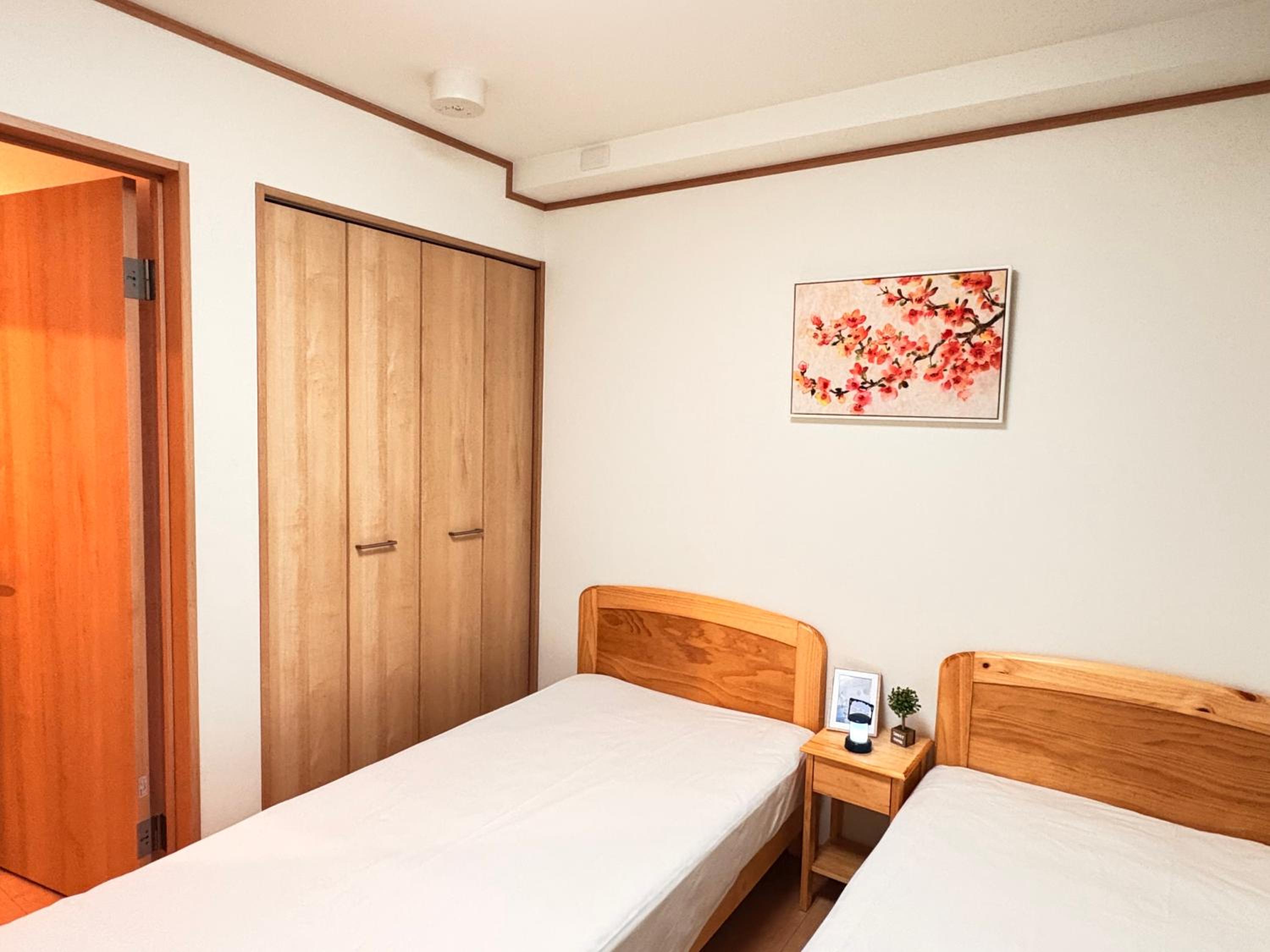 夏様二条南 6 min walk Nijo St, Entire private house, 3 bedrooms, Up to 6 guests, 2 toilets