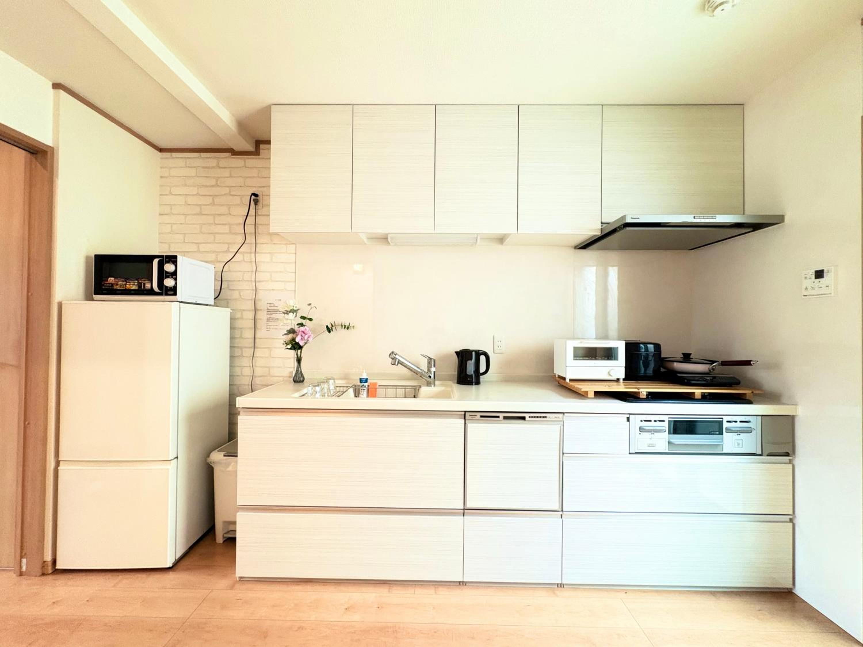 夏様二条南 6 min walk Nijo St, Entire private house, 3 bedrooms, Up to 6 guests, 2 toilets
