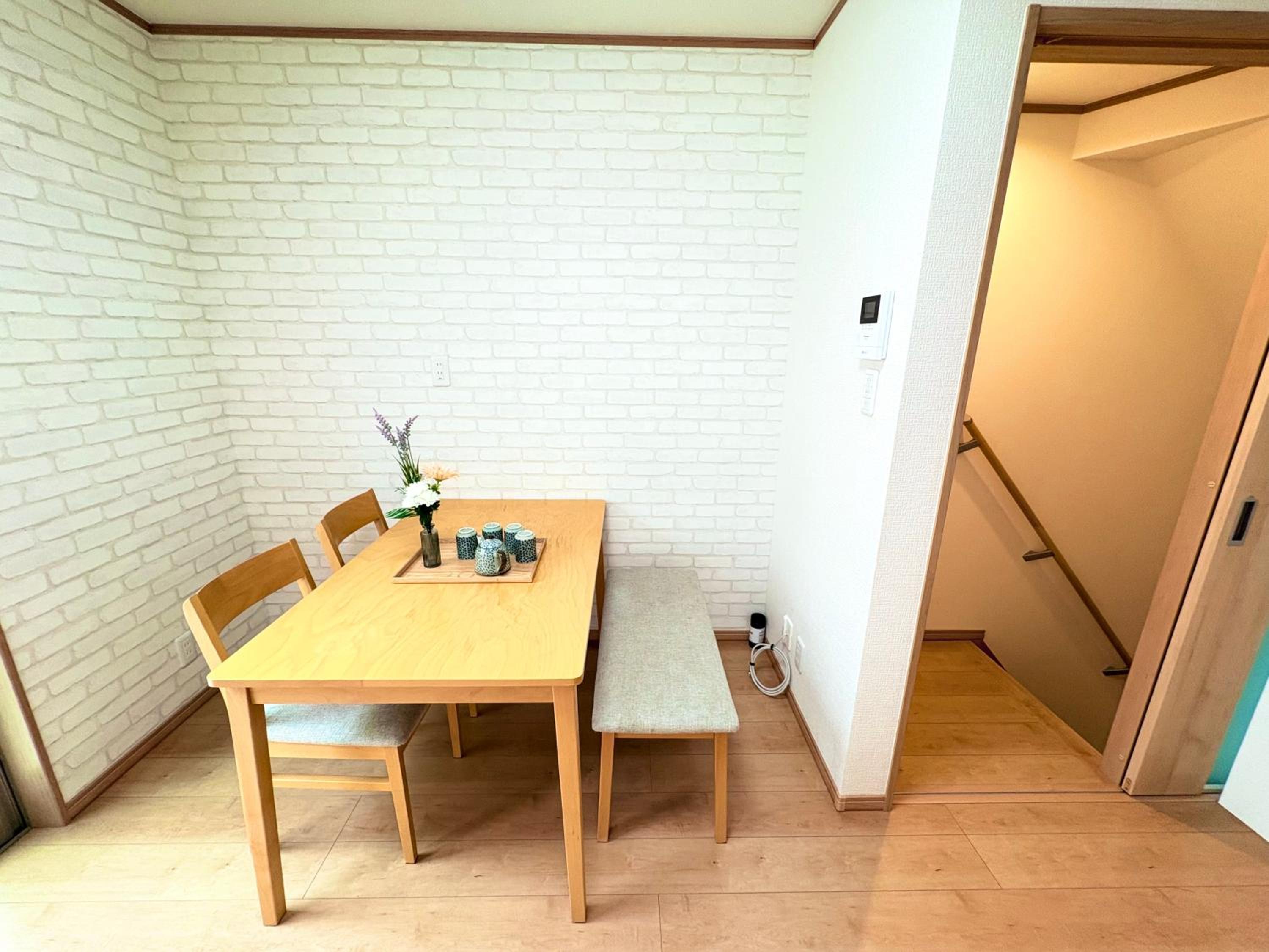 夏様二条南 6 min walk Nijo St, Entire private house, 3 bedrooms, Up to 6 guests, 2 toilets