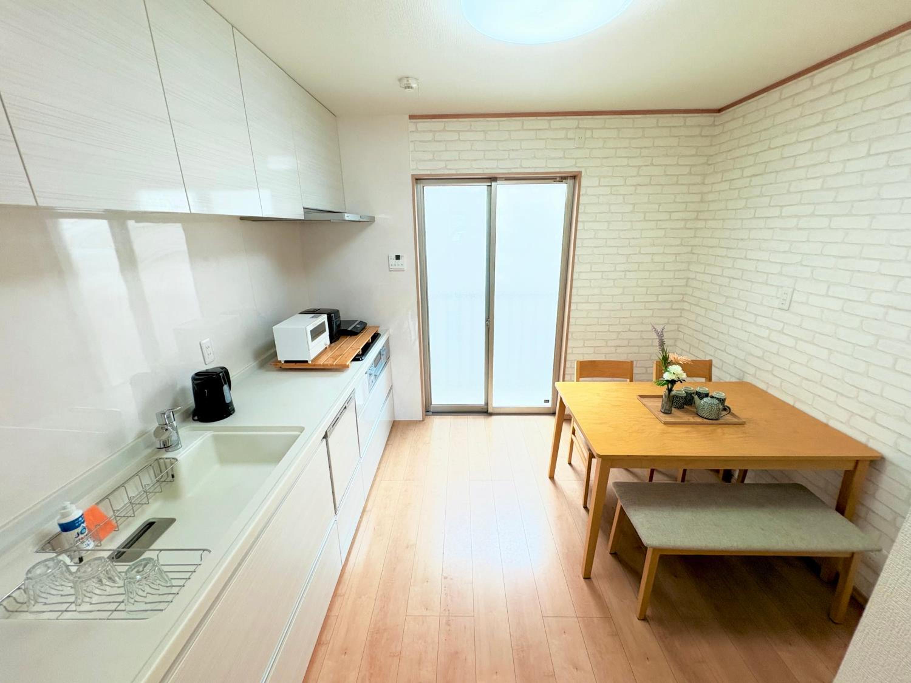 夏様二条南 6 min walk Nijo St, Entire private house, 3 bedrooms, Up to 6 guests, 2 toilets