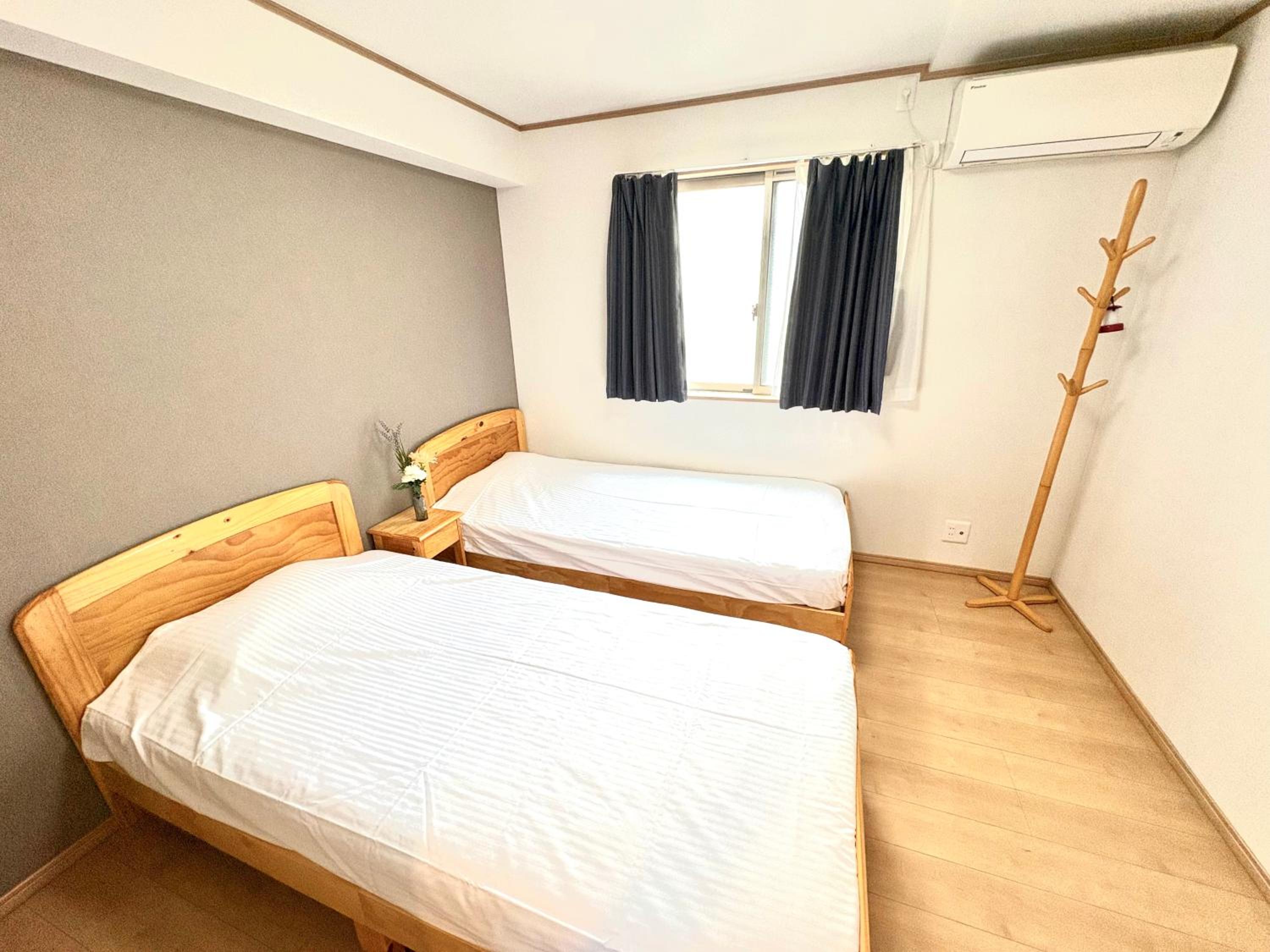 夏様二条南 6 min walk Nijo St, Entire private house, 3 bedrooms, Up to 6 guests, 2 toilets