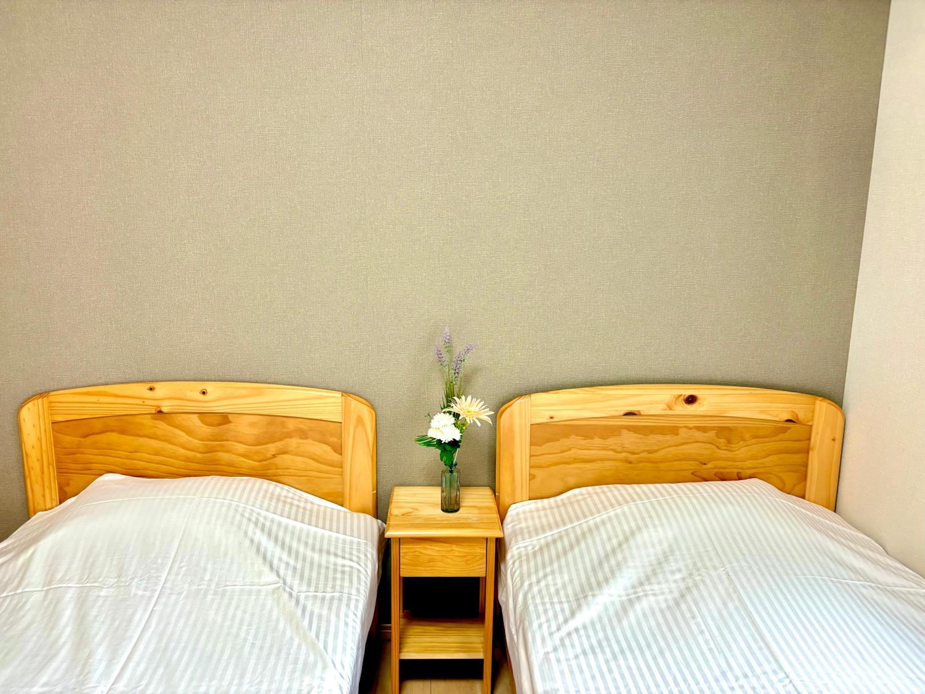 夏様二条南 6 min walk Nijo St, Entire private house, 3 bedrooms, Up to 6 guests, 2 toilets
