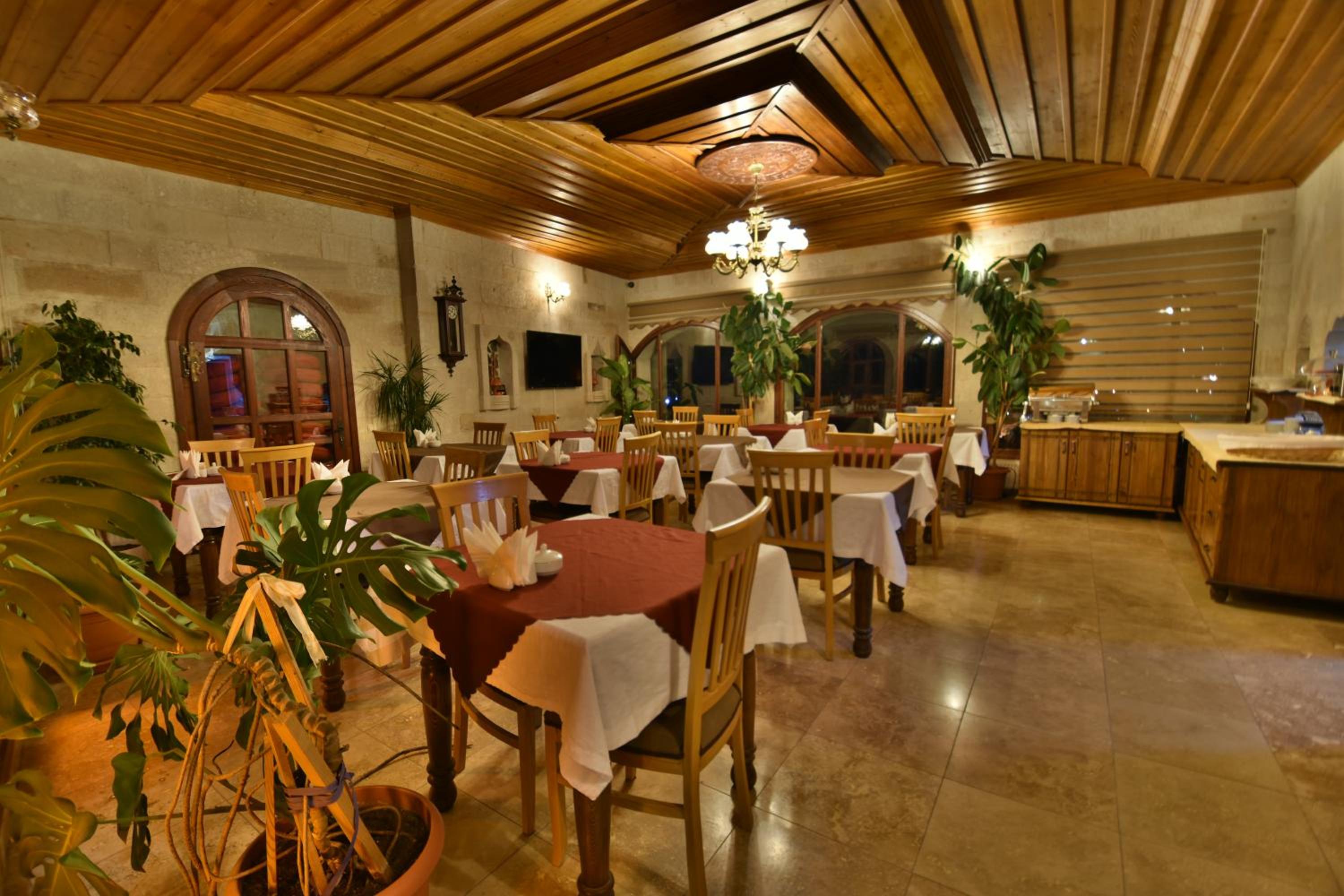 Harman Cave Hotel - Image 7