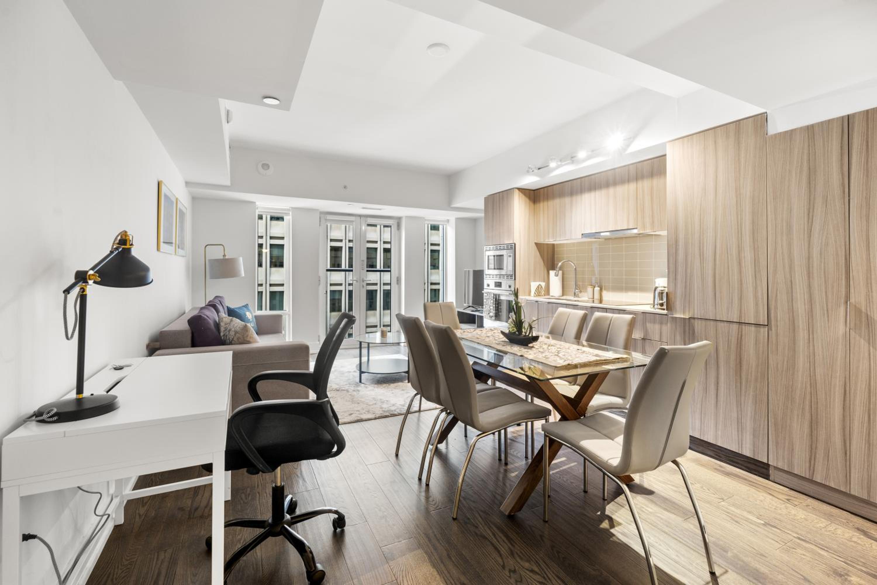 Modern 1Bd & Den in Downtown Toronto