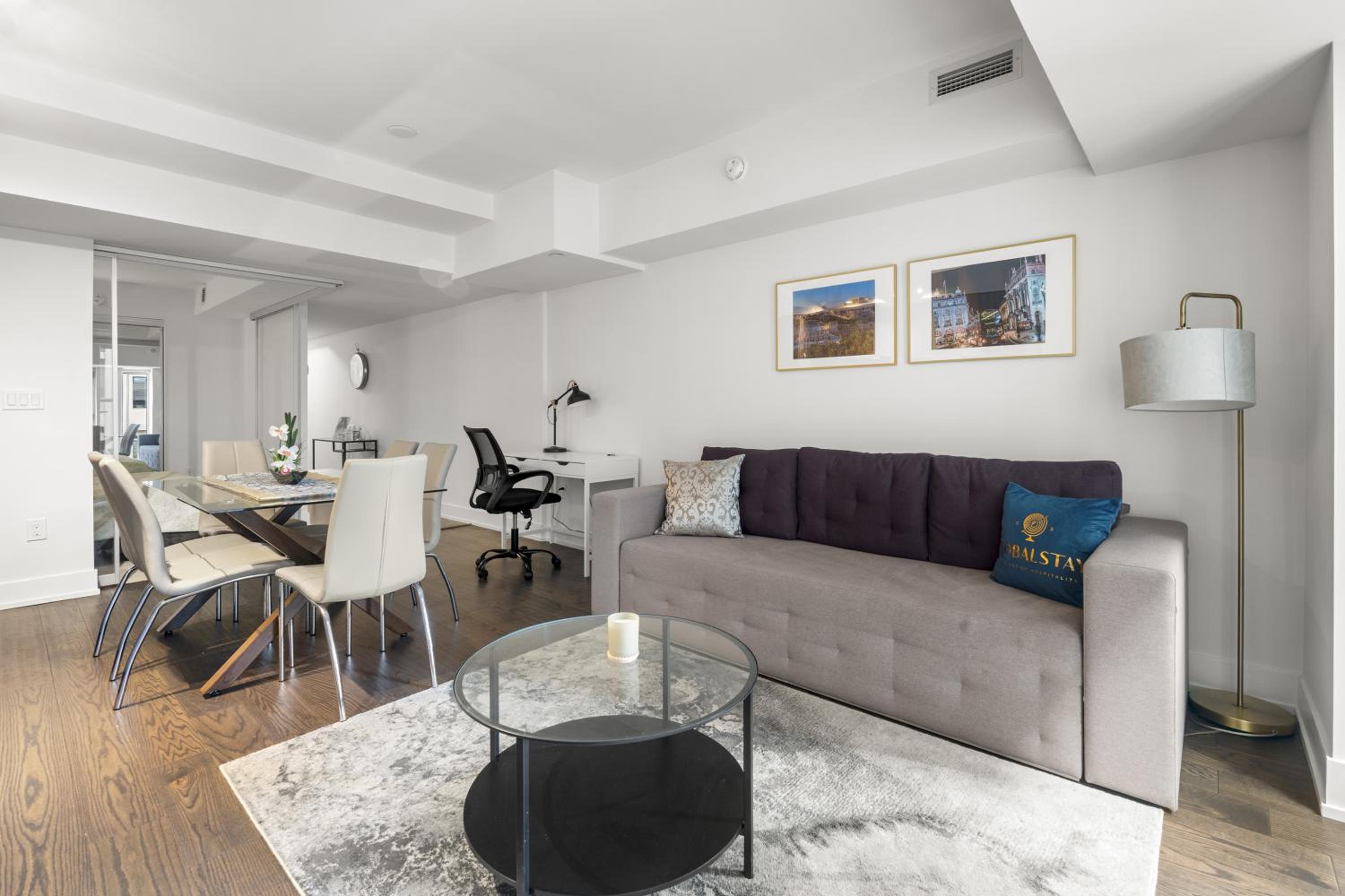 Modern 1Bd & Den in Downtown Toronto