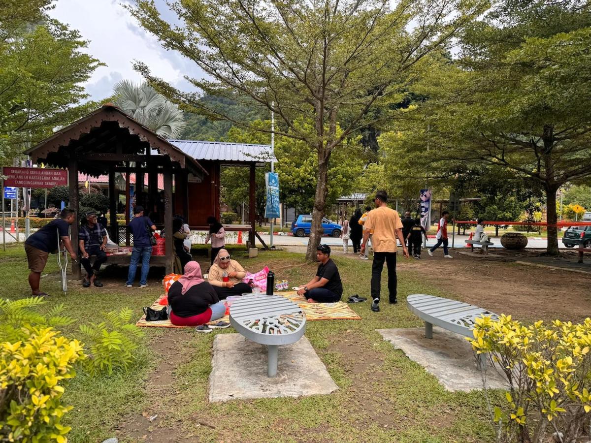 Waterfall Guesthouse 4R3B 12pax 3Car KTV BBQ Pool table