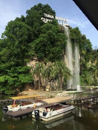 Waterfall Guesthouse 4R3B 12pax 3Car KTV BBQ Pool table