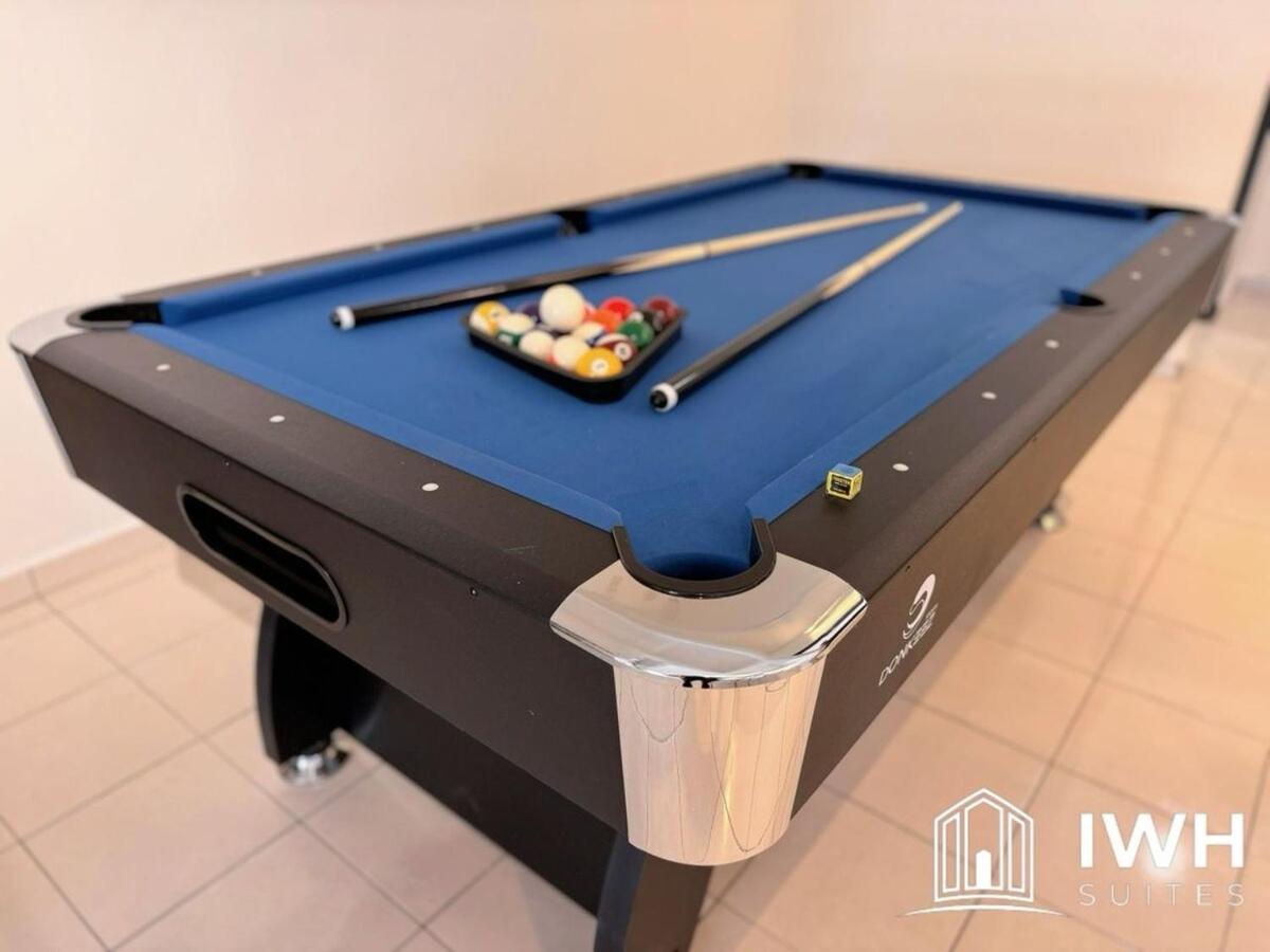 Waterfall Guesthouse 4R3B 12pax 3Car KTV BBQ Pool table