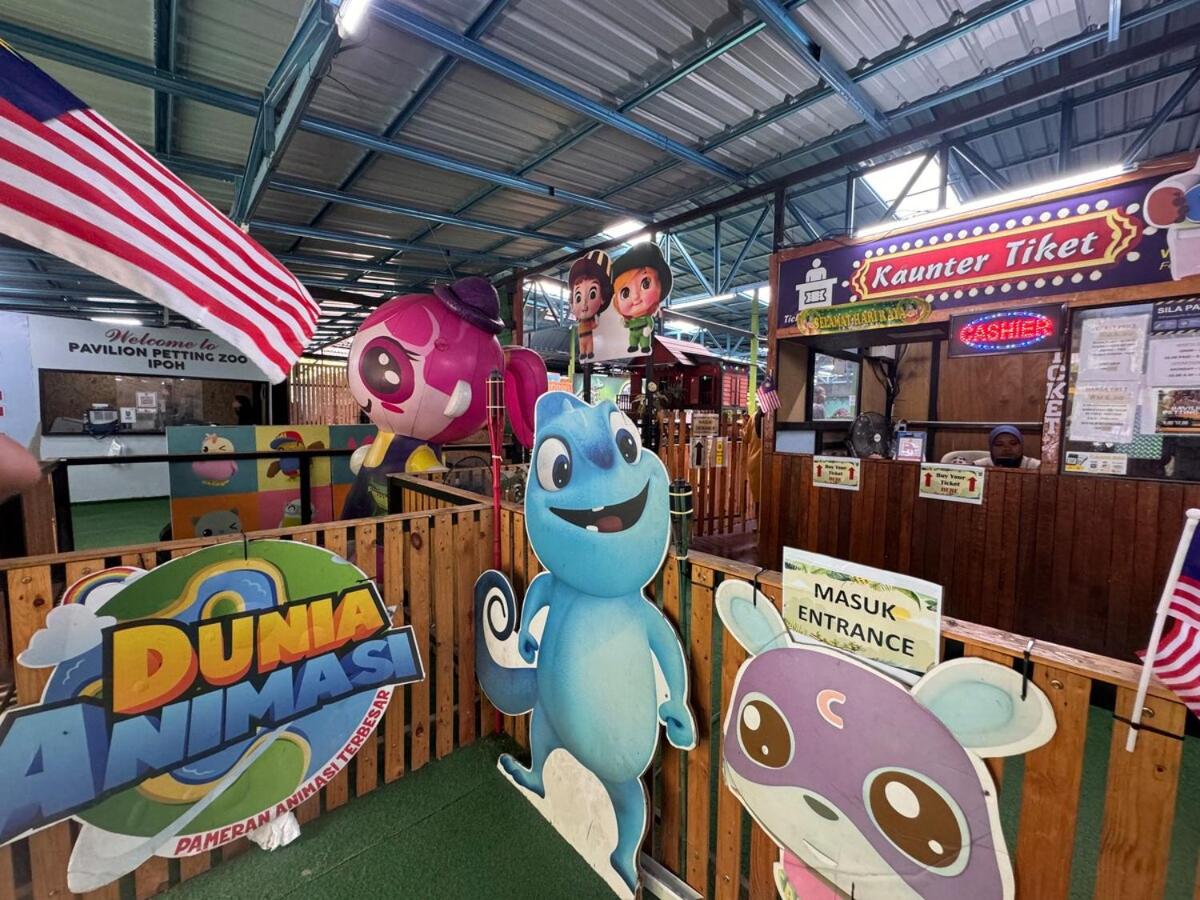 Waterfall Guesthouse 4R3B 12pax 3Car KTV BBQ Pool table