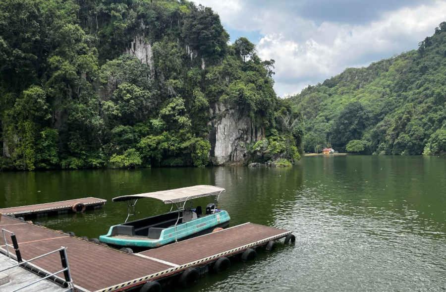 Waterfall Guesthouse 4R3B 12pax 3Car KTV BBQ Pool table