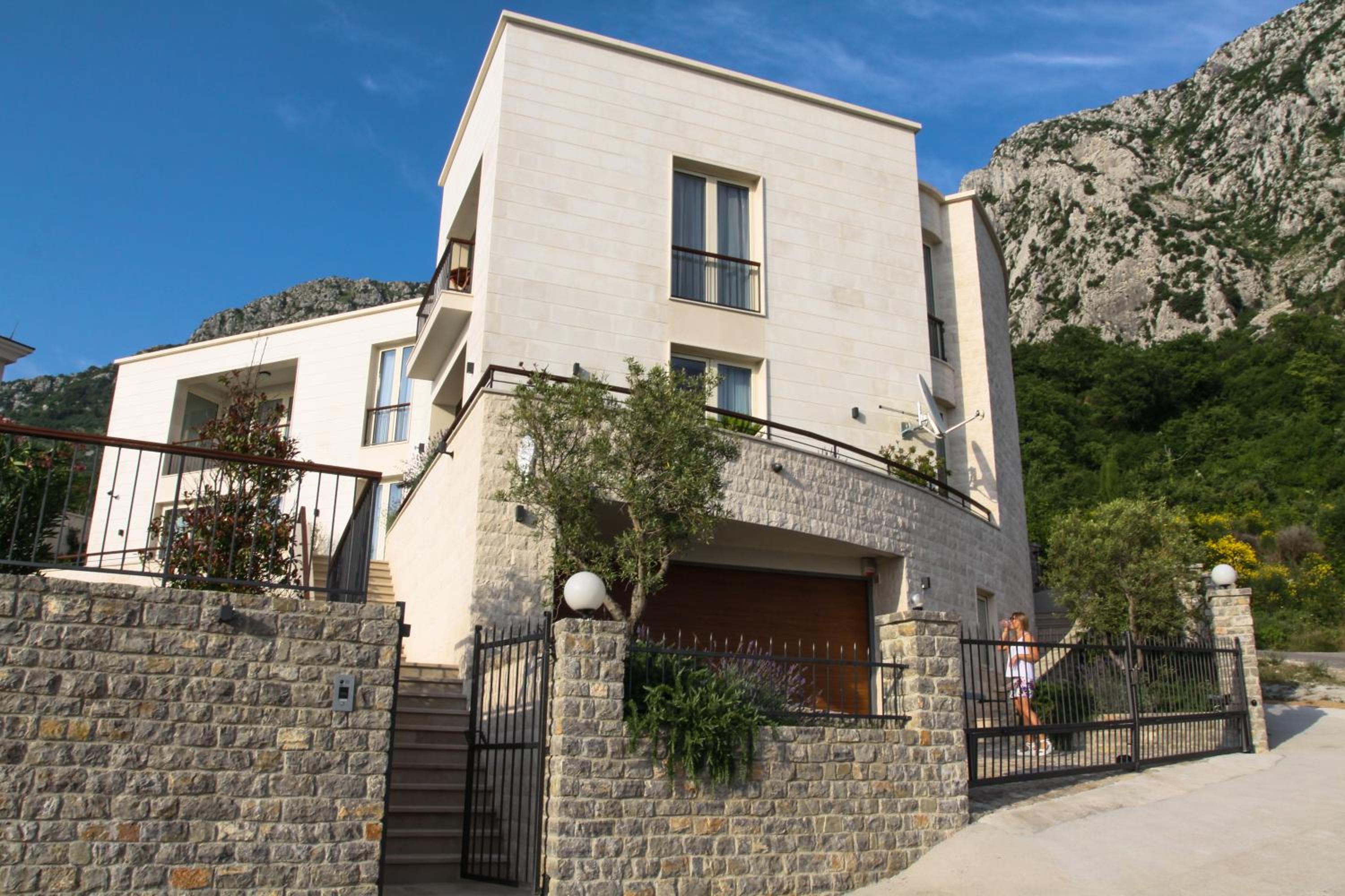 Villa Hedonism