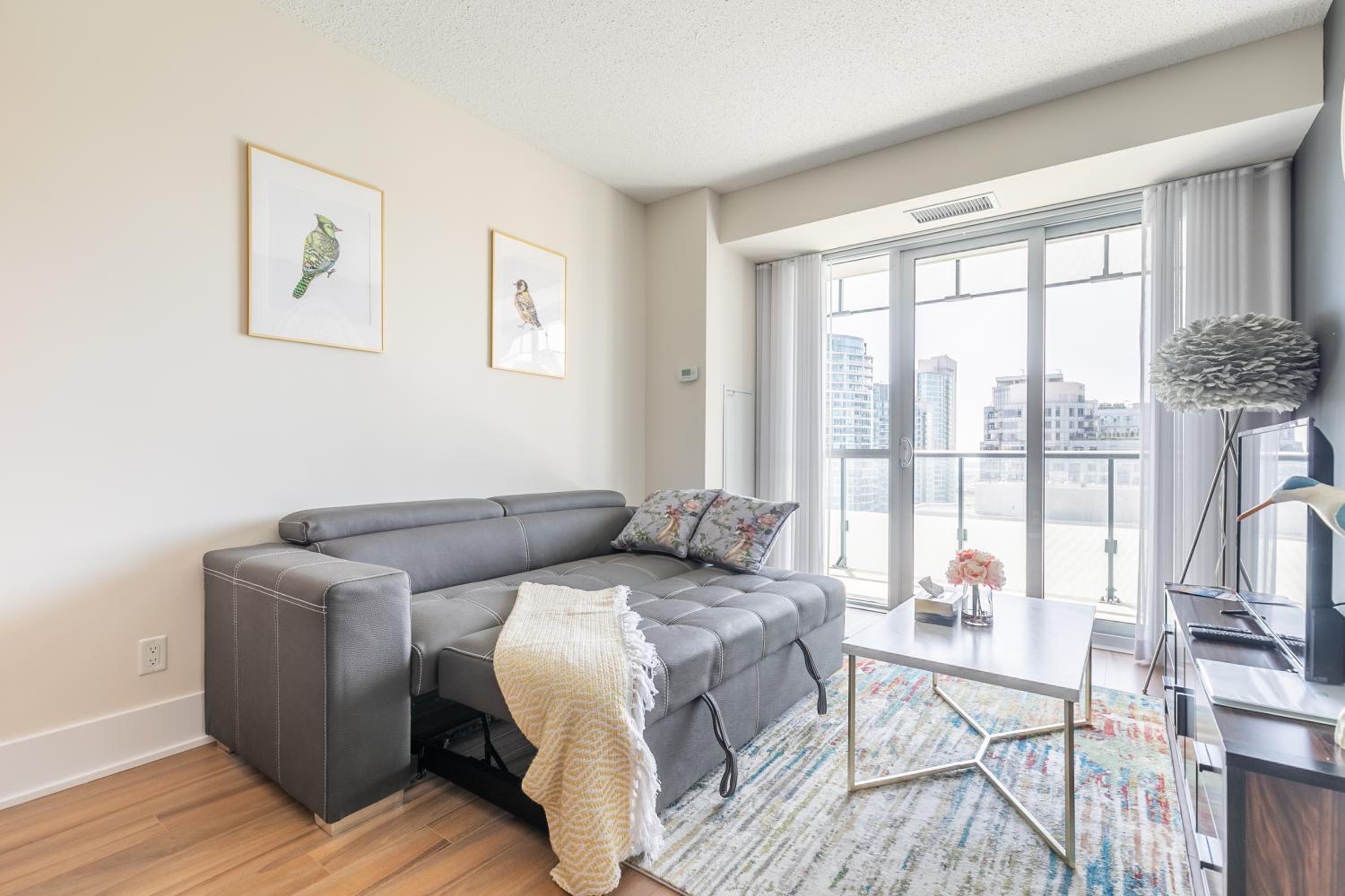 Paradise Birds 1 Bedroom in Downtown