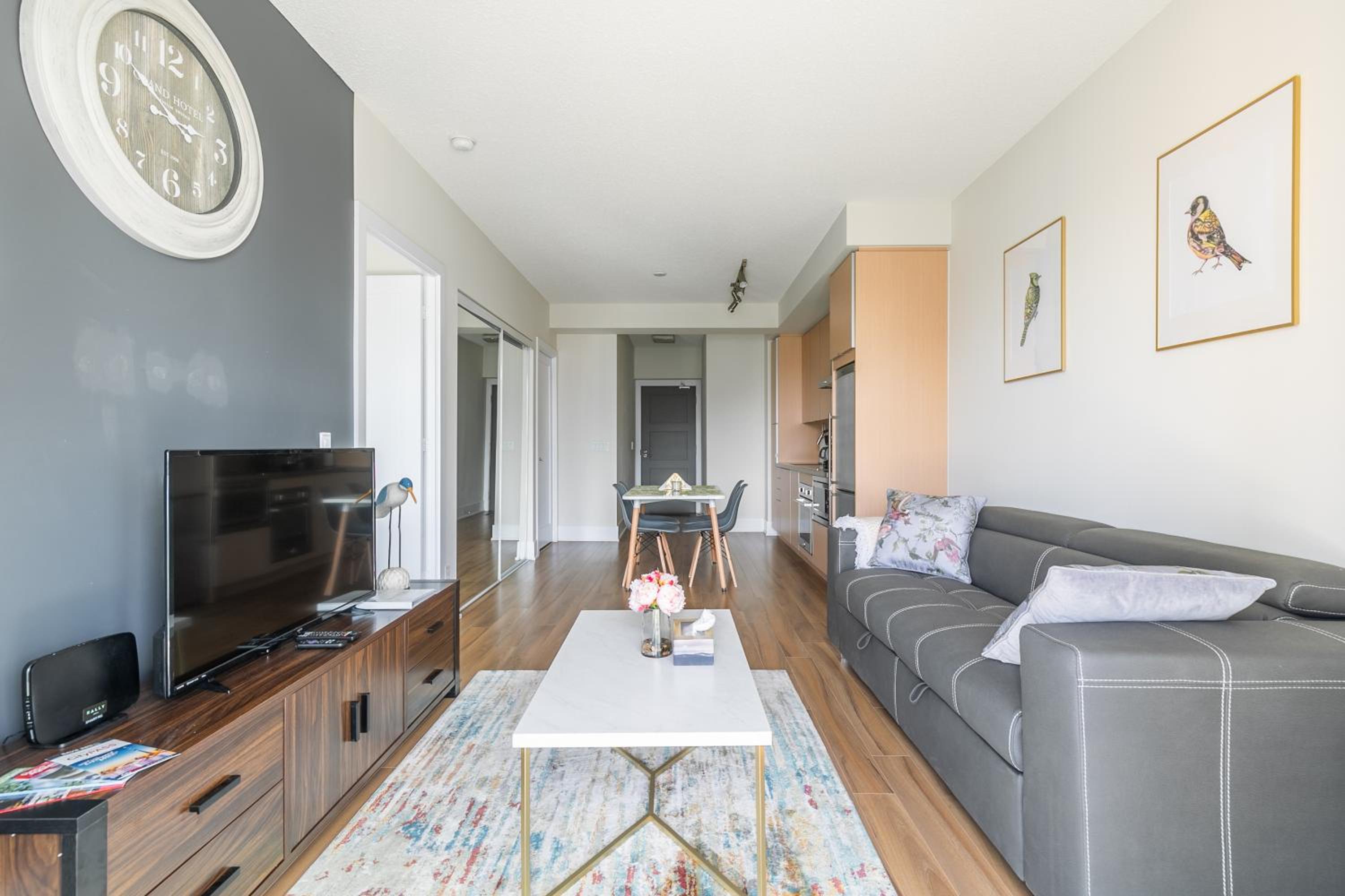 Paradise Birds 1 Bedroom in Downtown
