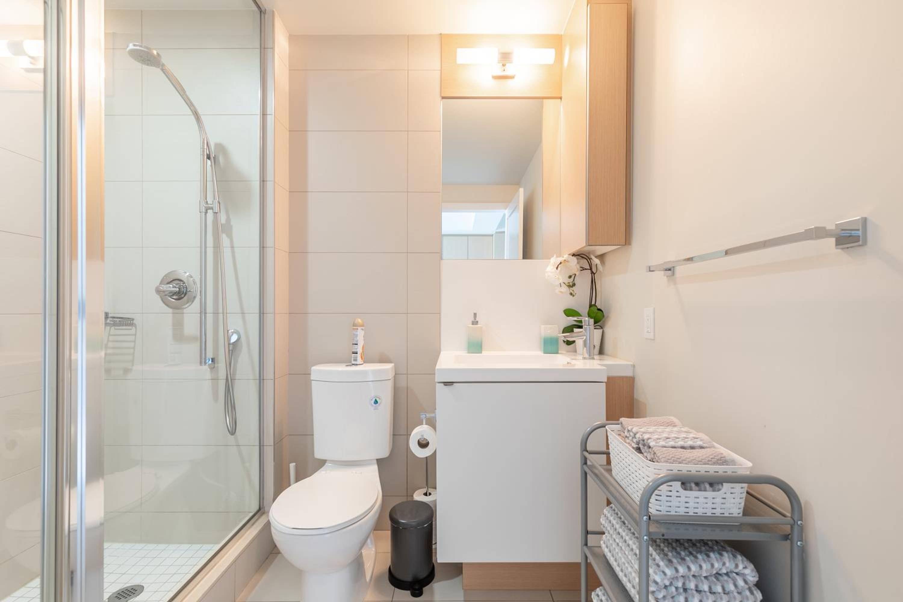 Paradise Birds 1 Bedroom in Downtown