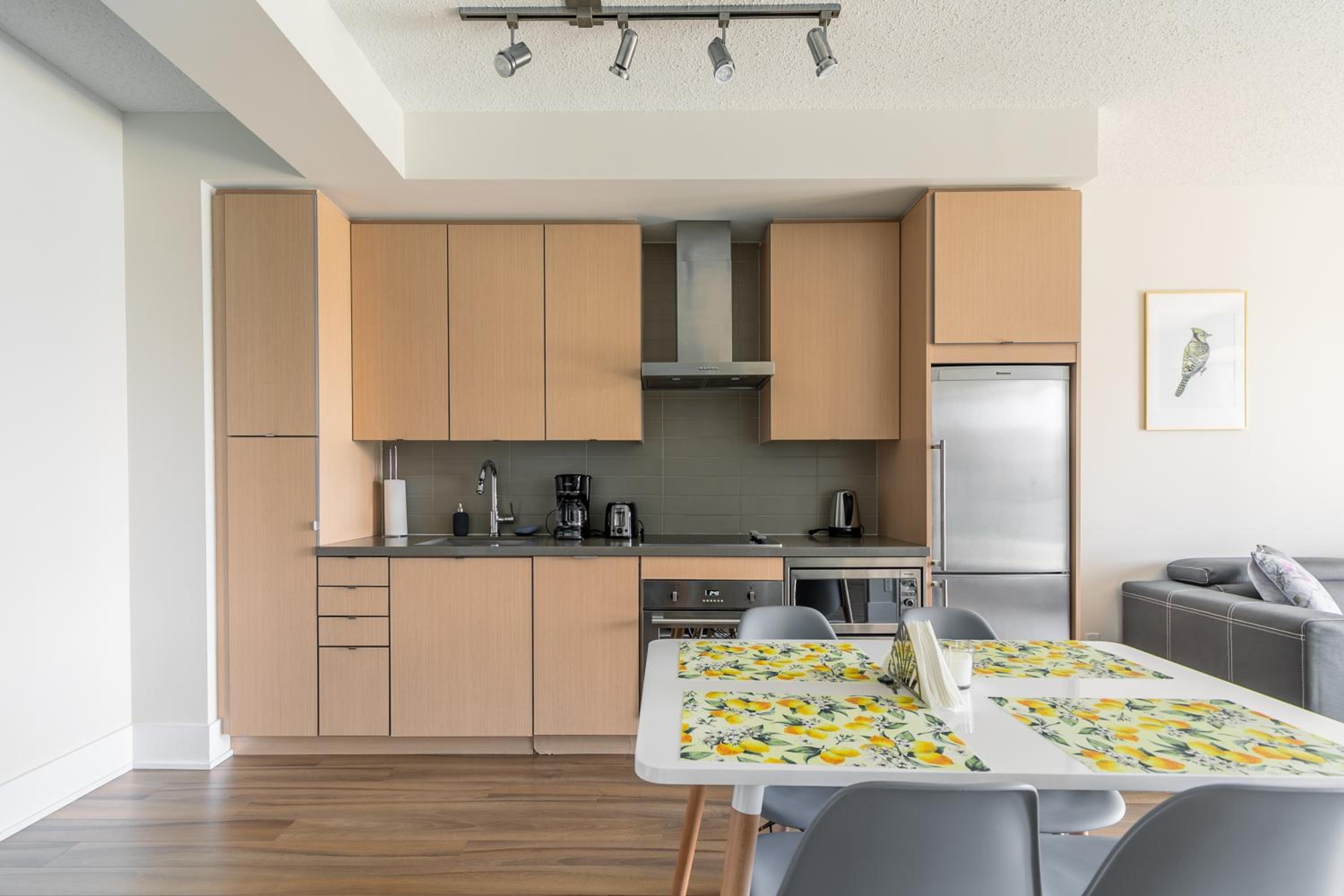 Paradise Birds 1 Bedroom in Downtown