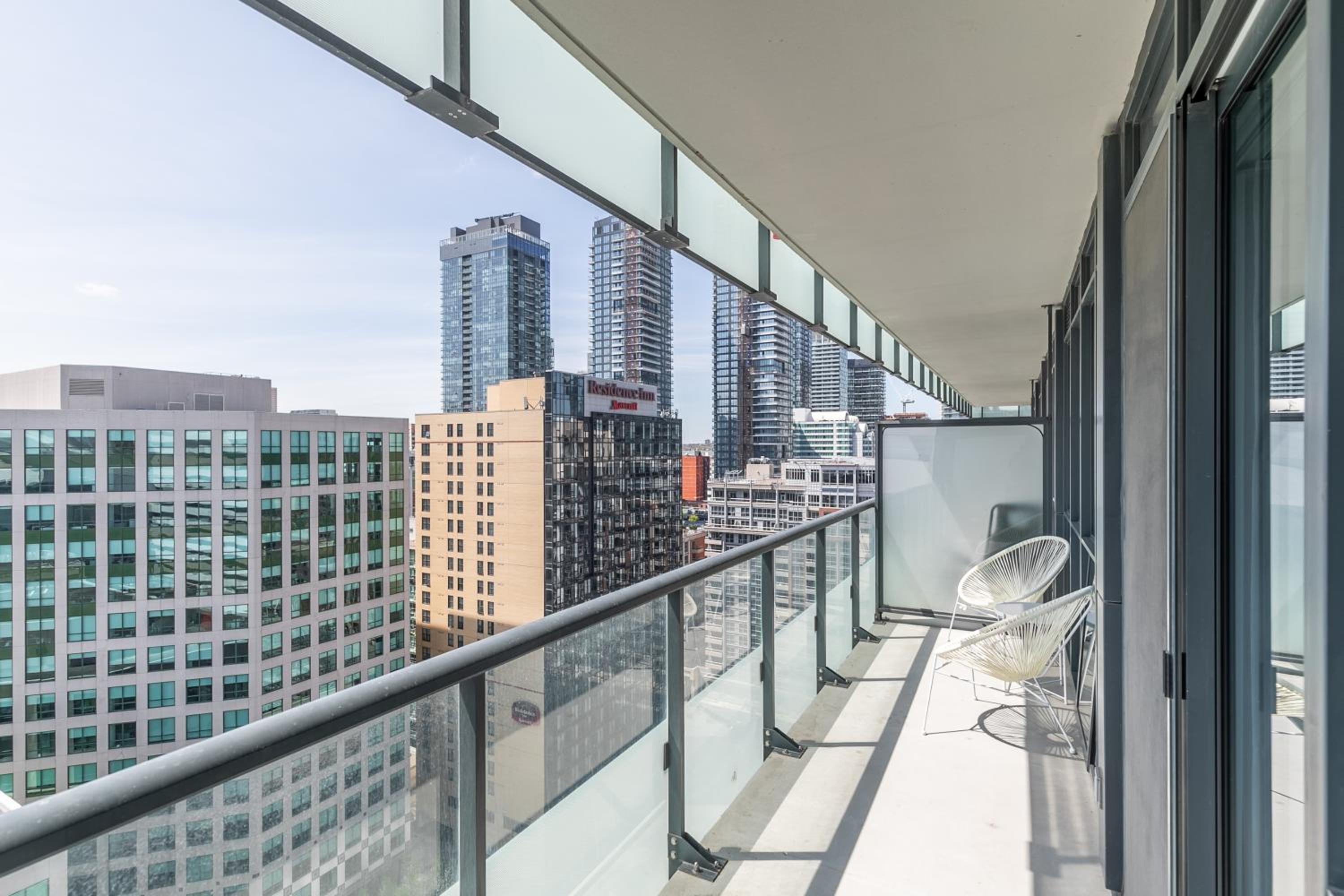 Paradise Birds 1 Bedroom in Downtown