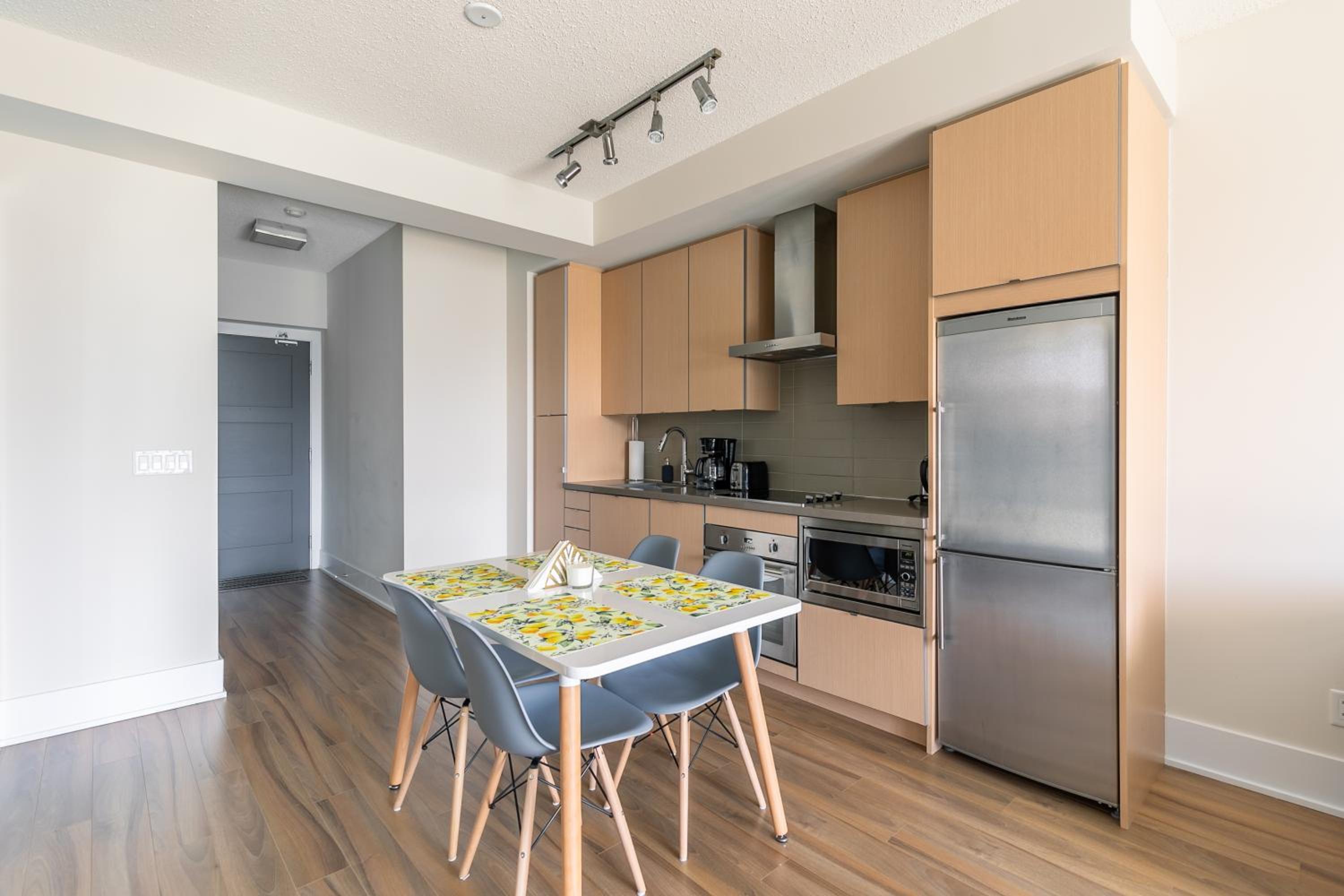 Paradise Birds 1 Bedroom in Downtown