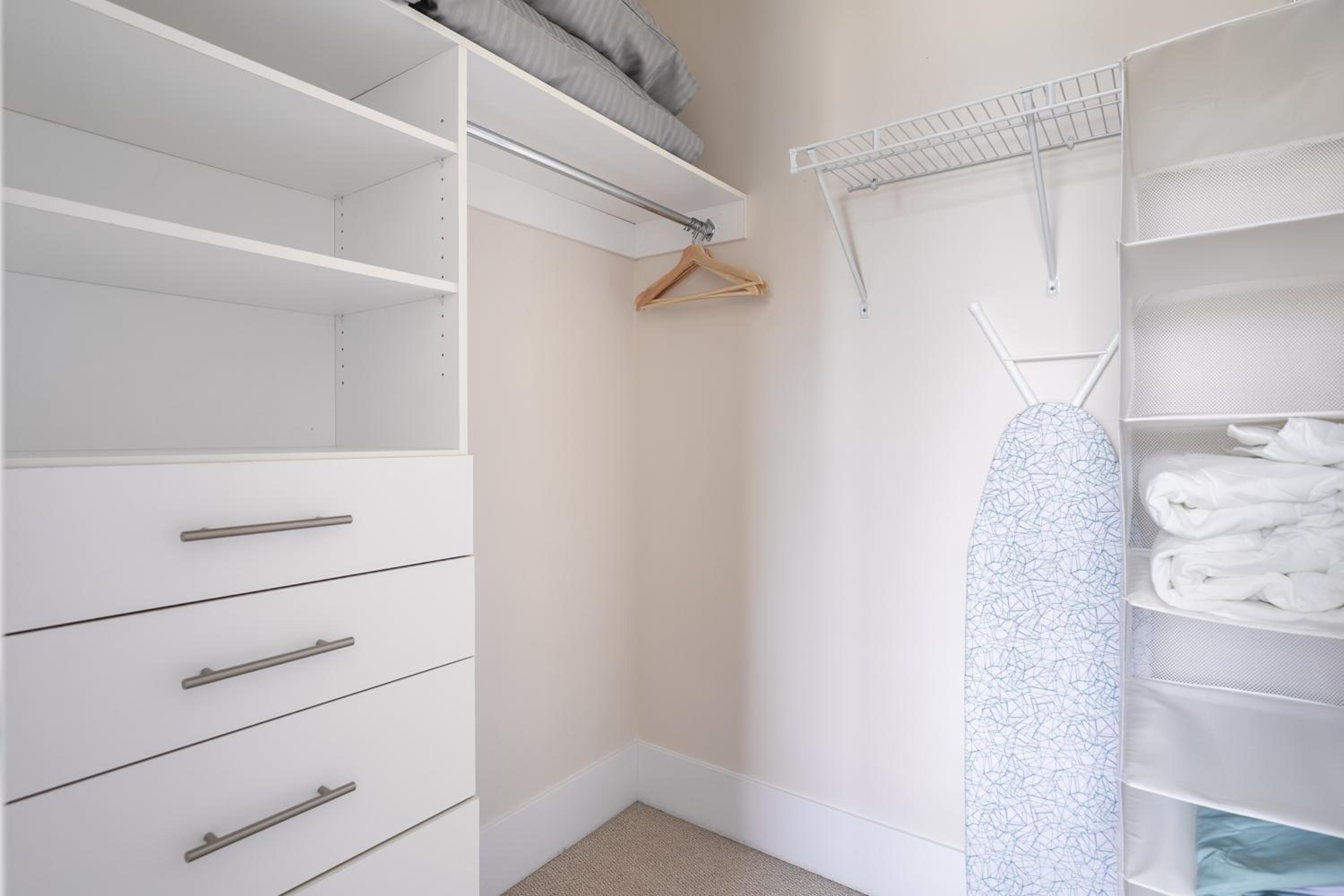 Paradise Birds 1 Bedroom in Downtown