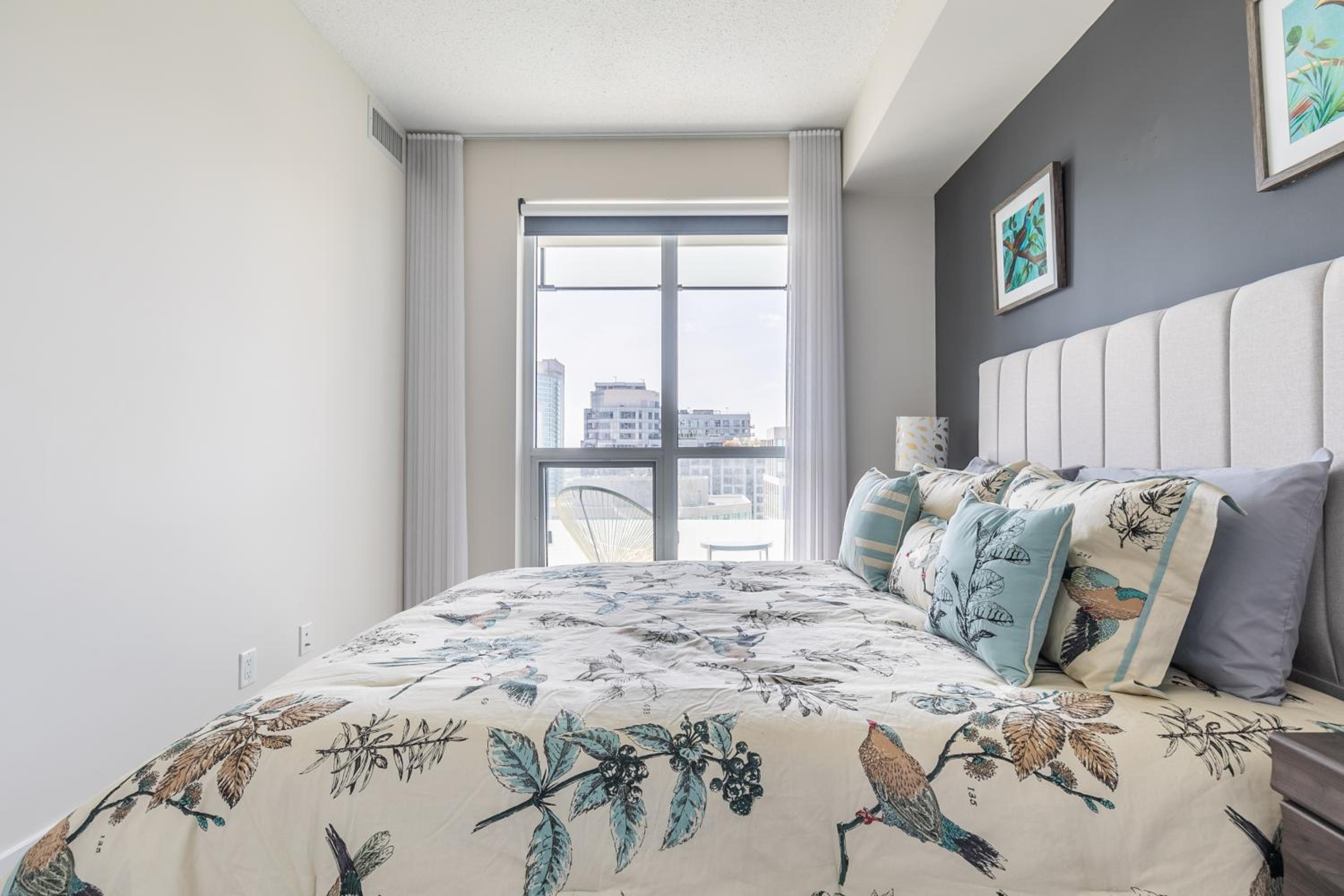 Paradise Birds 1 Bedroom in Downtown