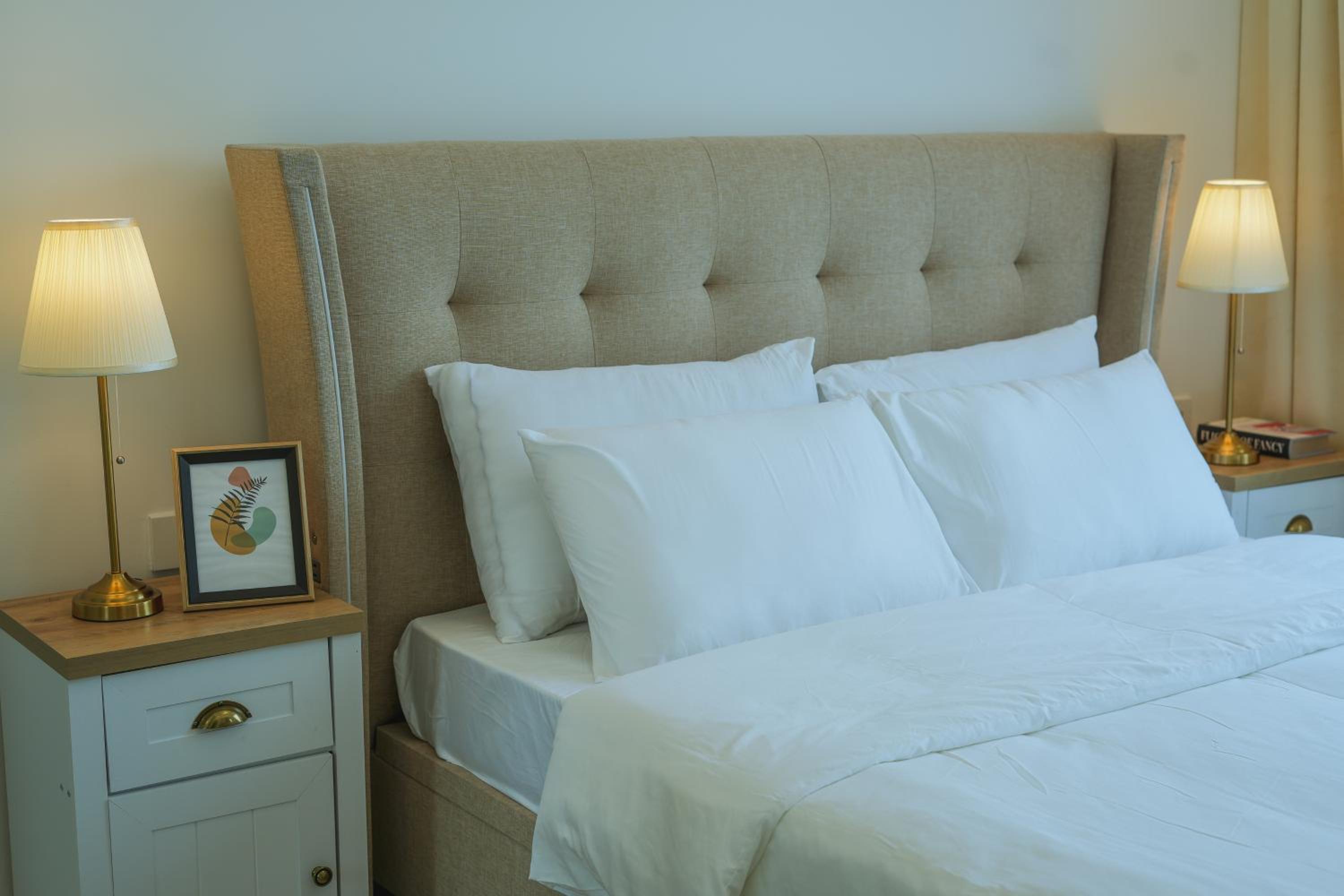 1BR Lagoon View Luxury Spa Retreat near Miracle Garden
