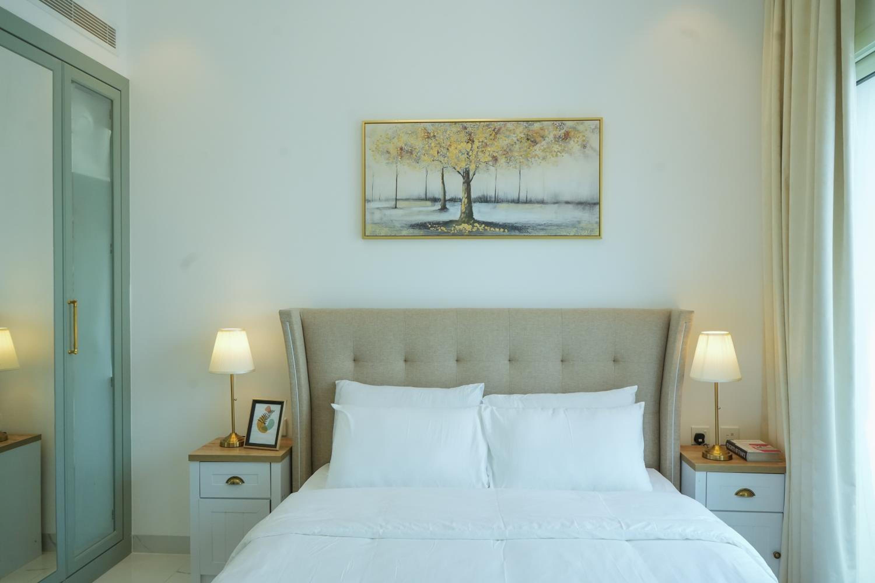 1BR Lagoon View Luxury Spa Retreat near Miracle Garden