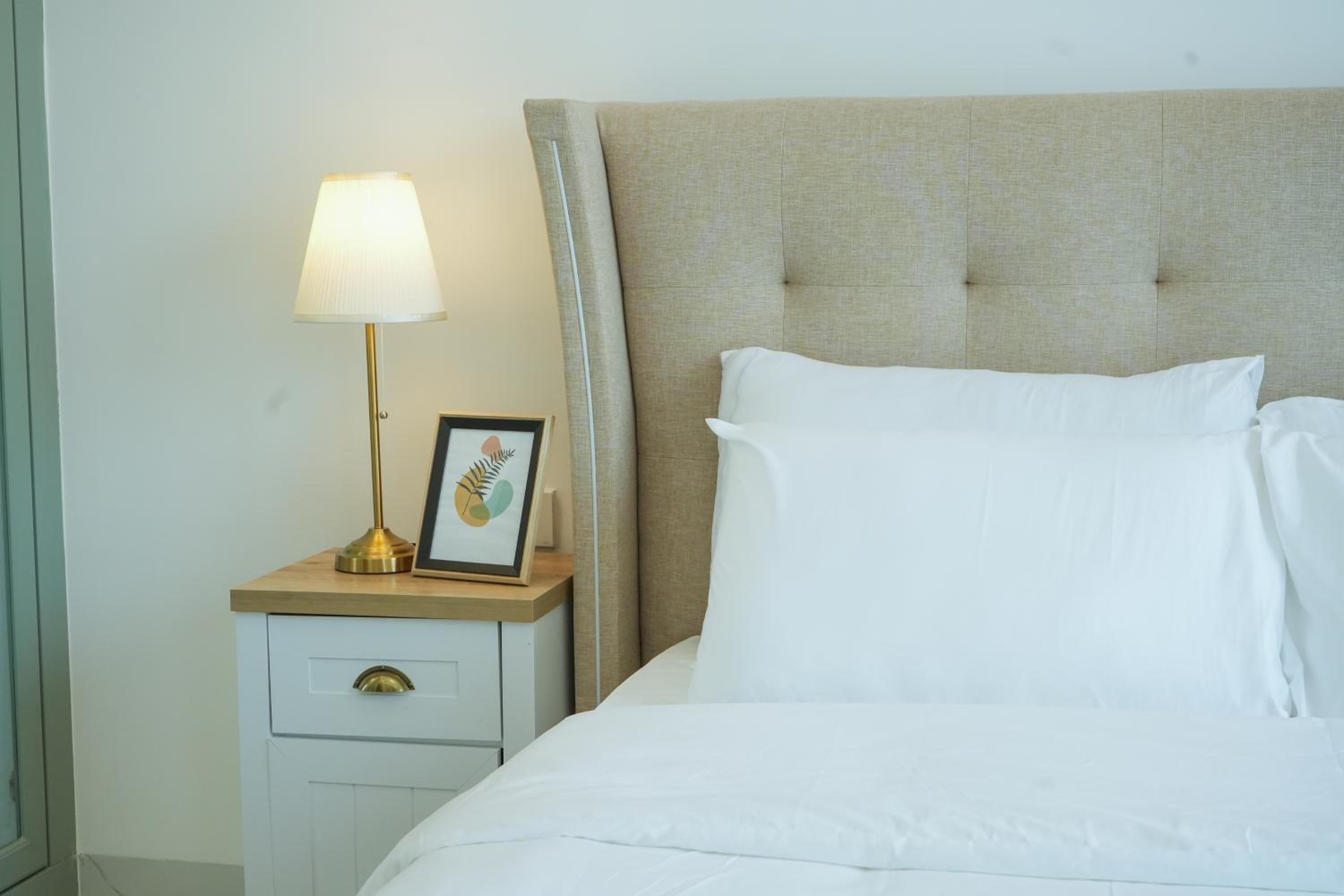 1BR Lagoon View Luxury Spa Retreat near Miracle Garden