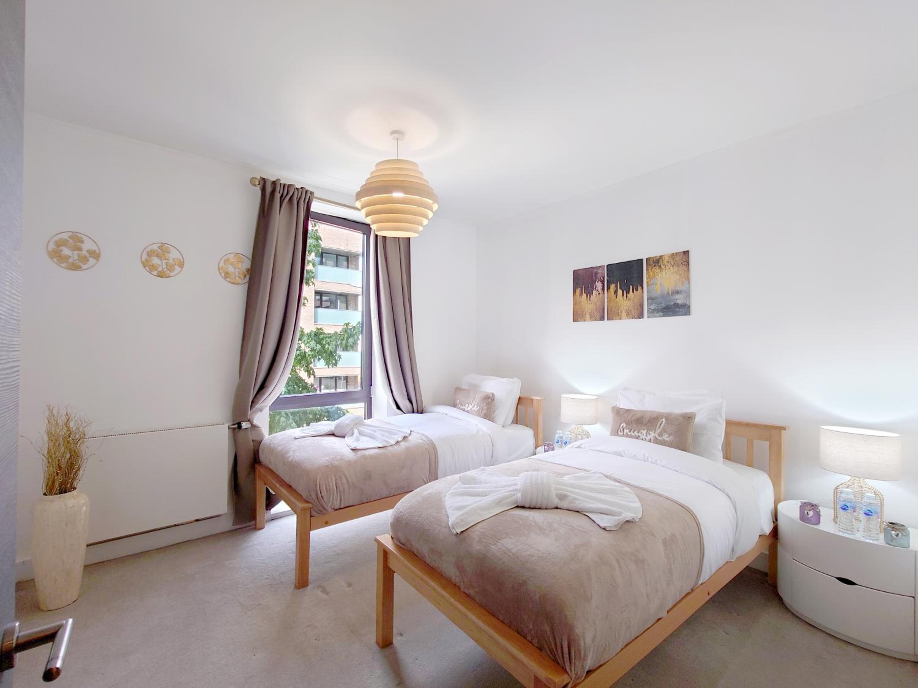 Modern Two Bed Apartment in Poplar near Canary Wharf