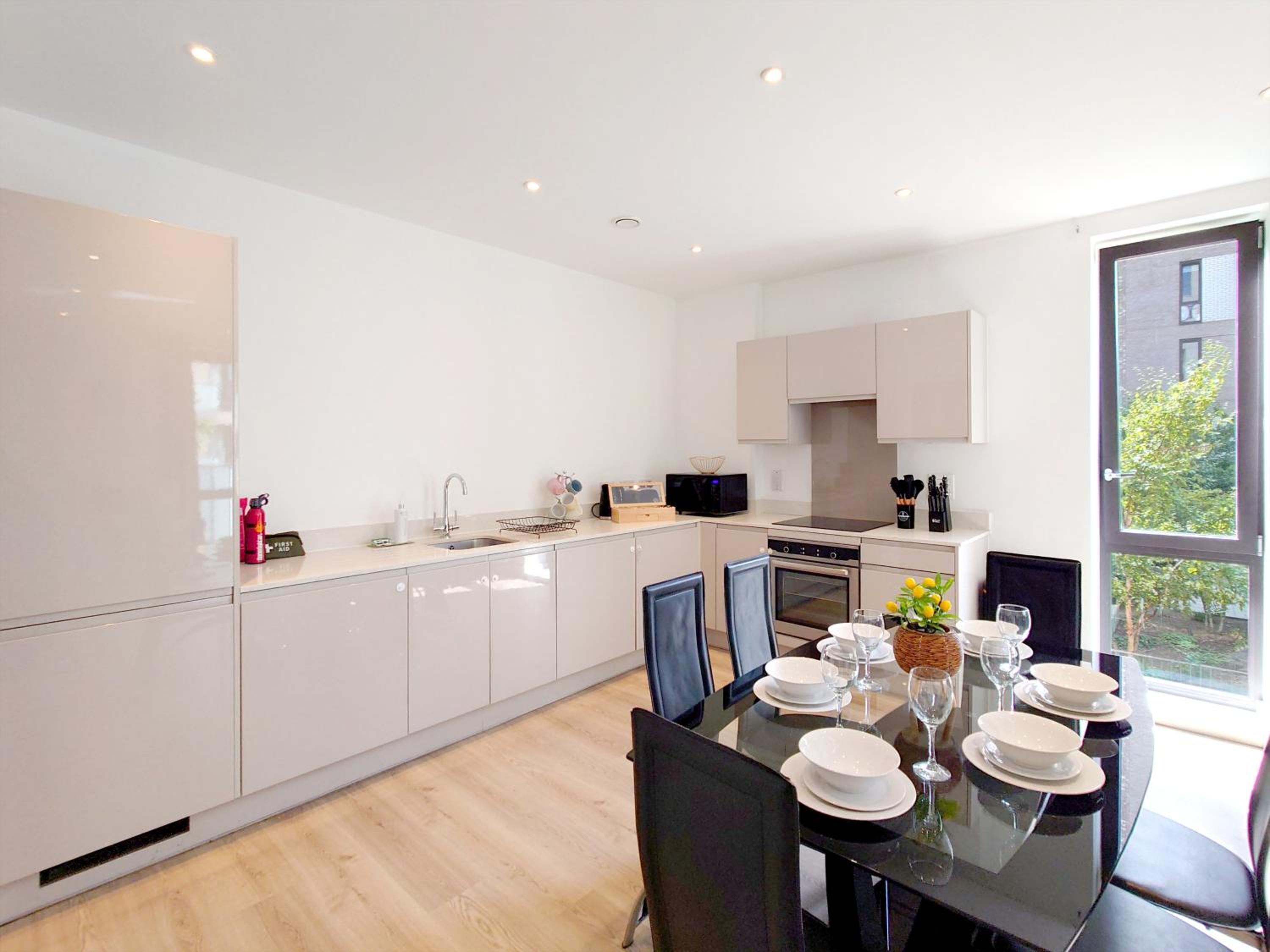 Modern Two Bed Apartment in Poplar near Canary Wharf