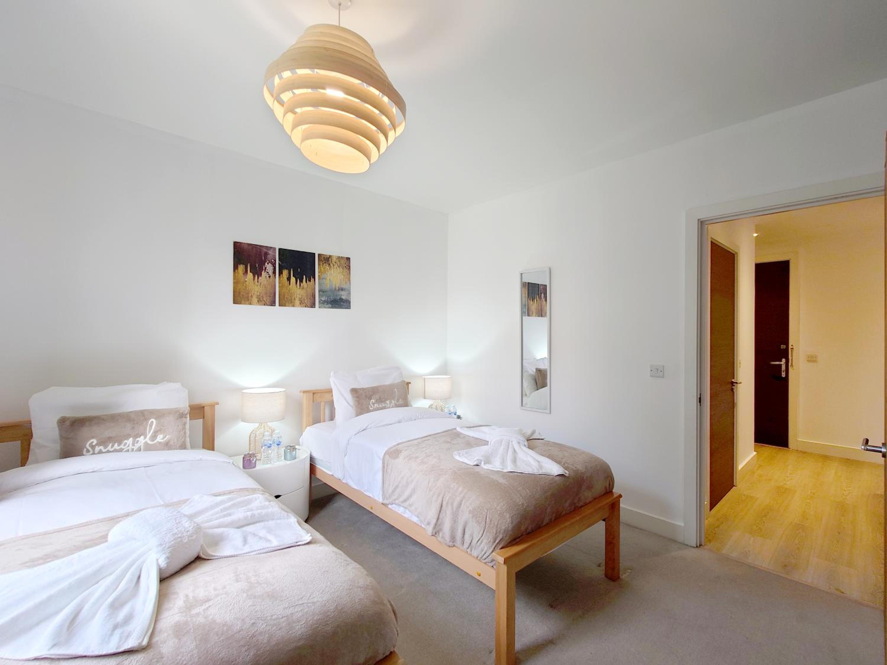 Modern Two Bed Apartment in Poplar near Canary Wharf