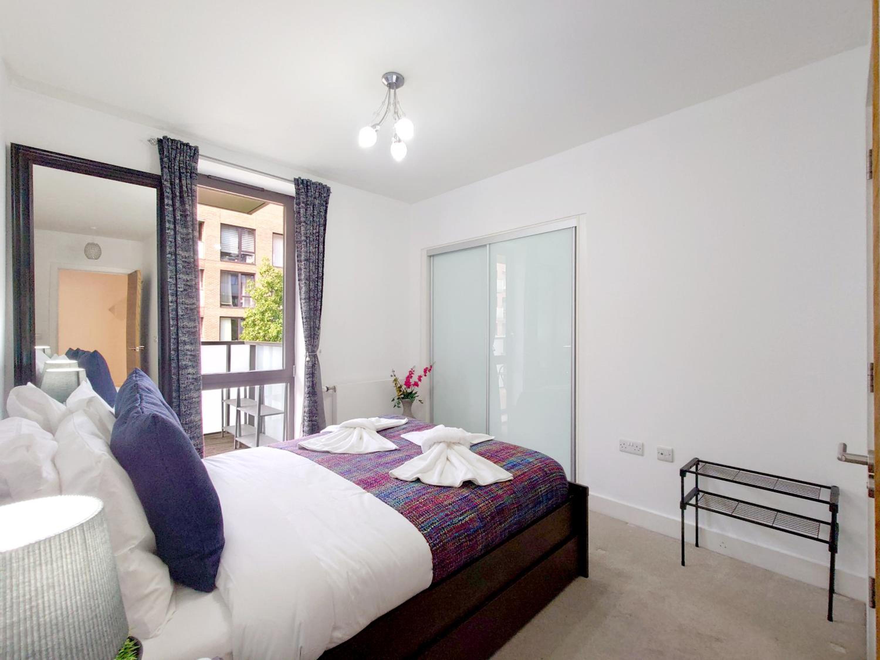 Modern Two Bed Apartment in Poplar near Canary Wharf
