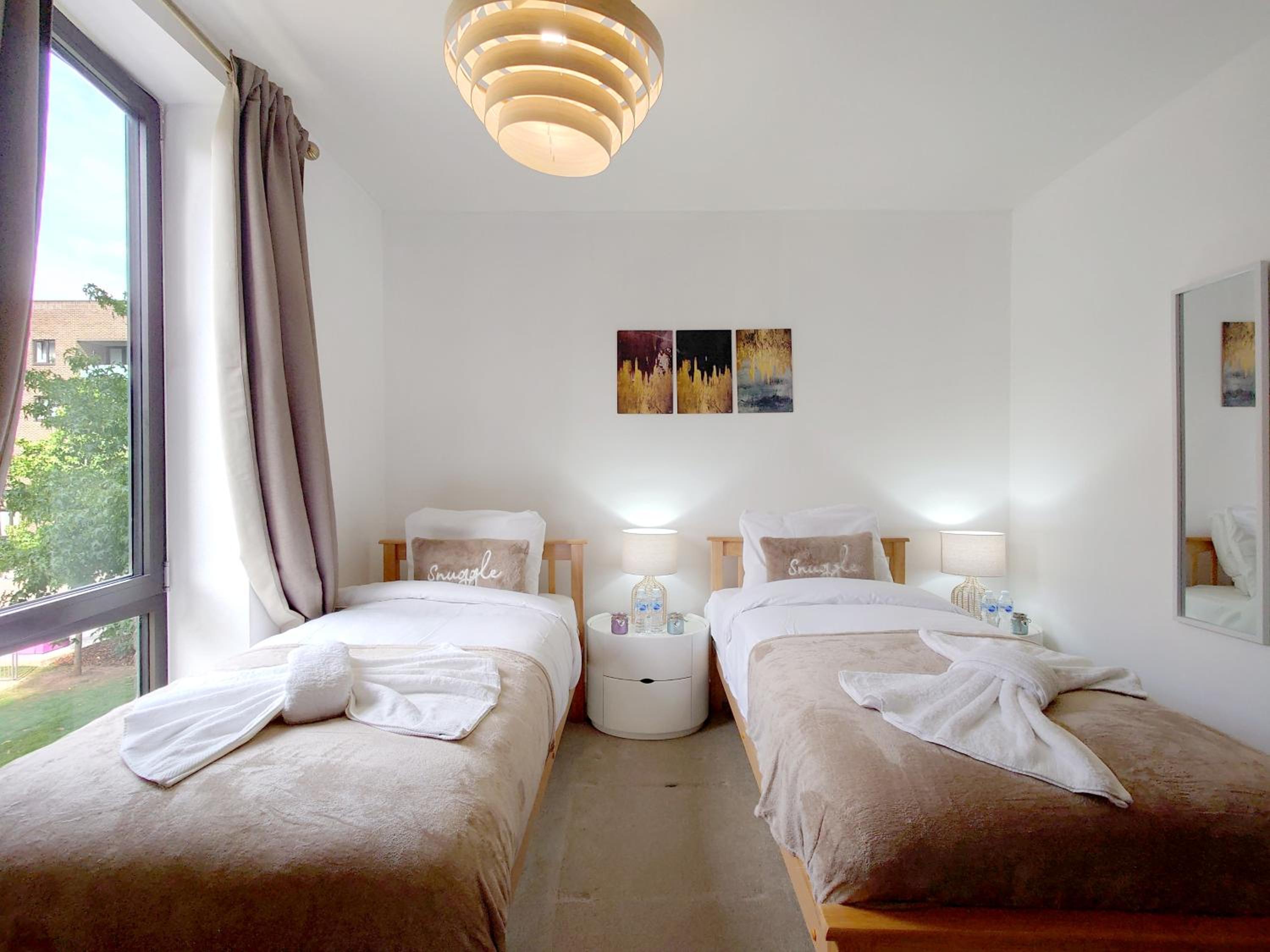 Modern Two Bed Apartment in Poplar near Canary Wharf