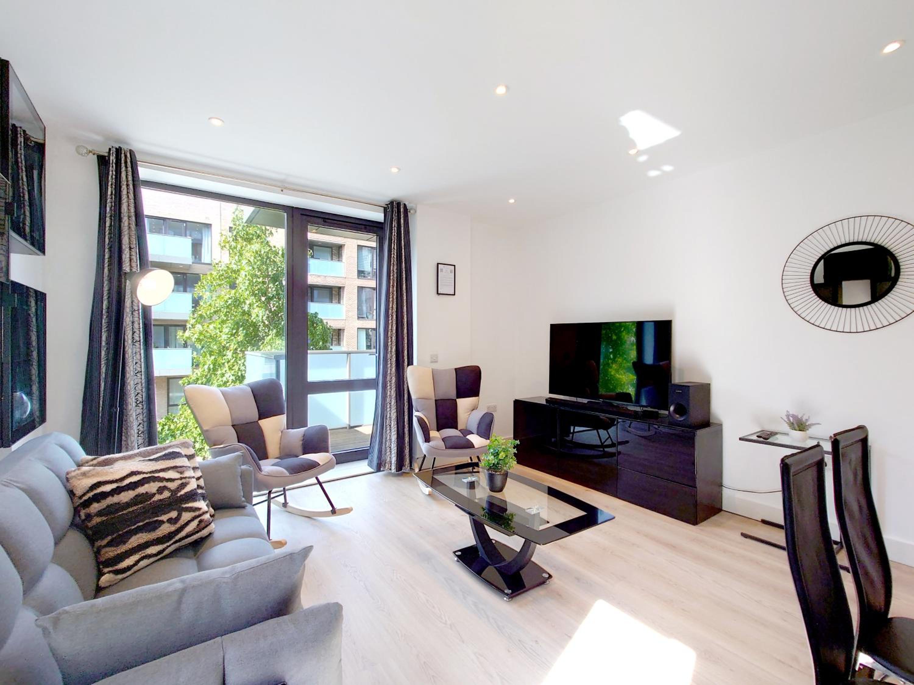 Modern Two Bed Apartment in Poplar near Canary Wharf