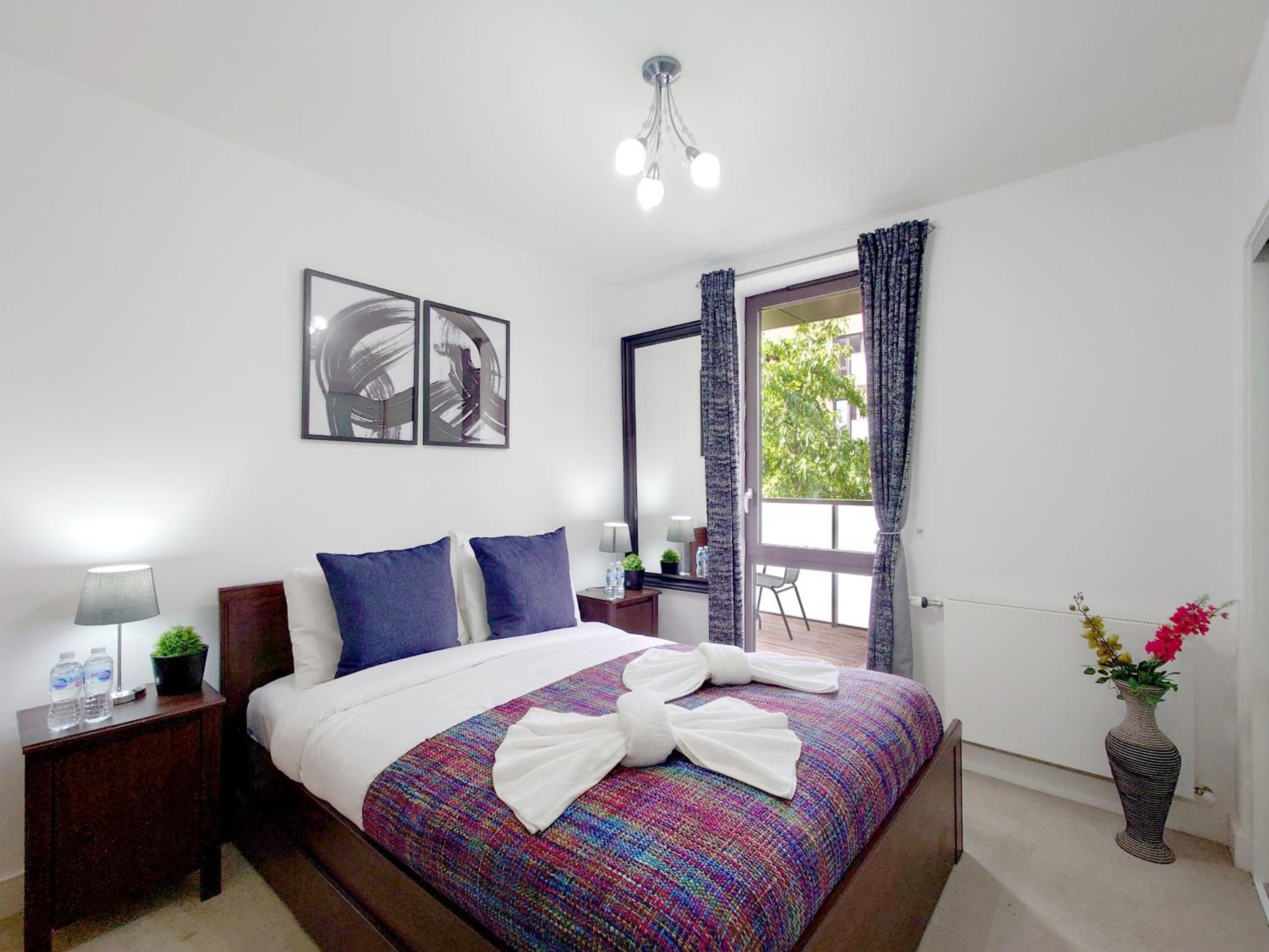 Modern Two Bed Apartment in Poplar near Canary Wharf