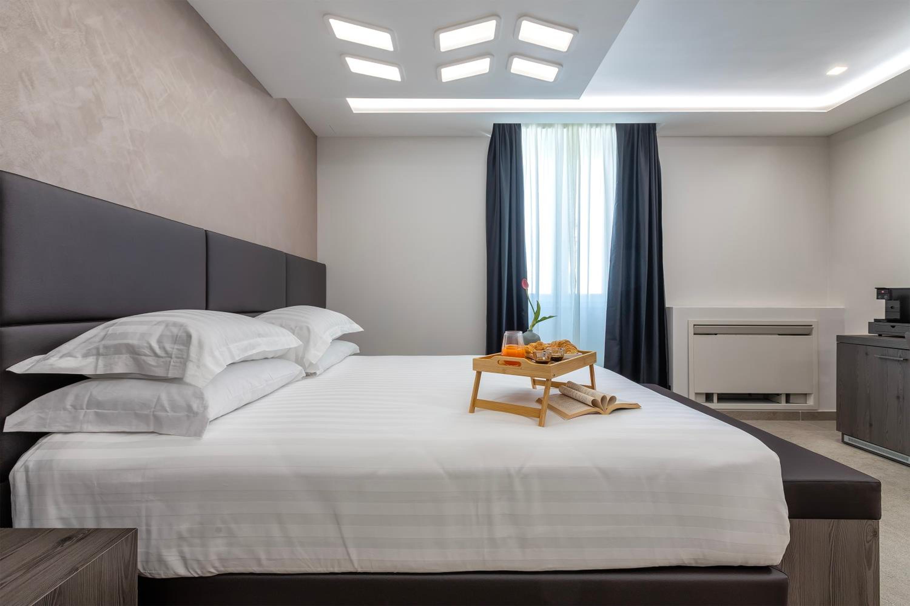 Mesbeglia Luxury Rooms