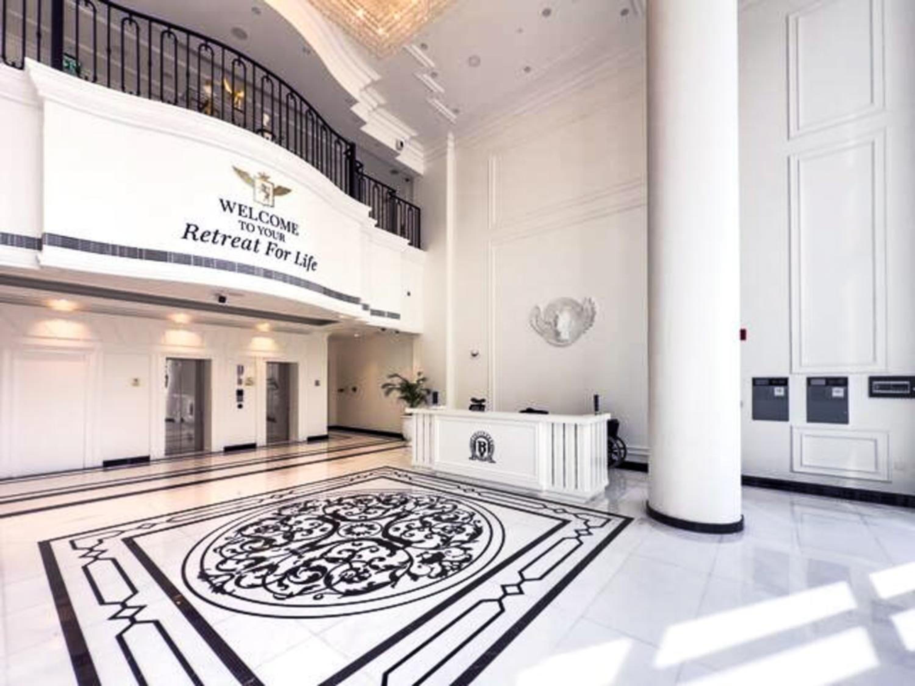 1BR Lagoon View Luxury Spa Retreat near Miracle Garden