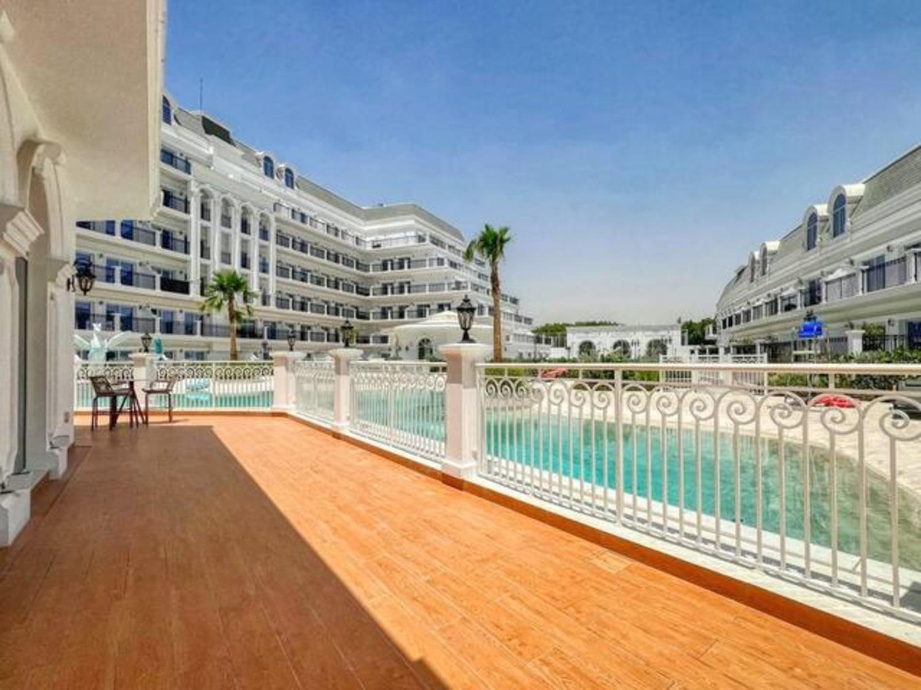 1BR Lagoon View Luxury Spa Retreat near Miracle Garden