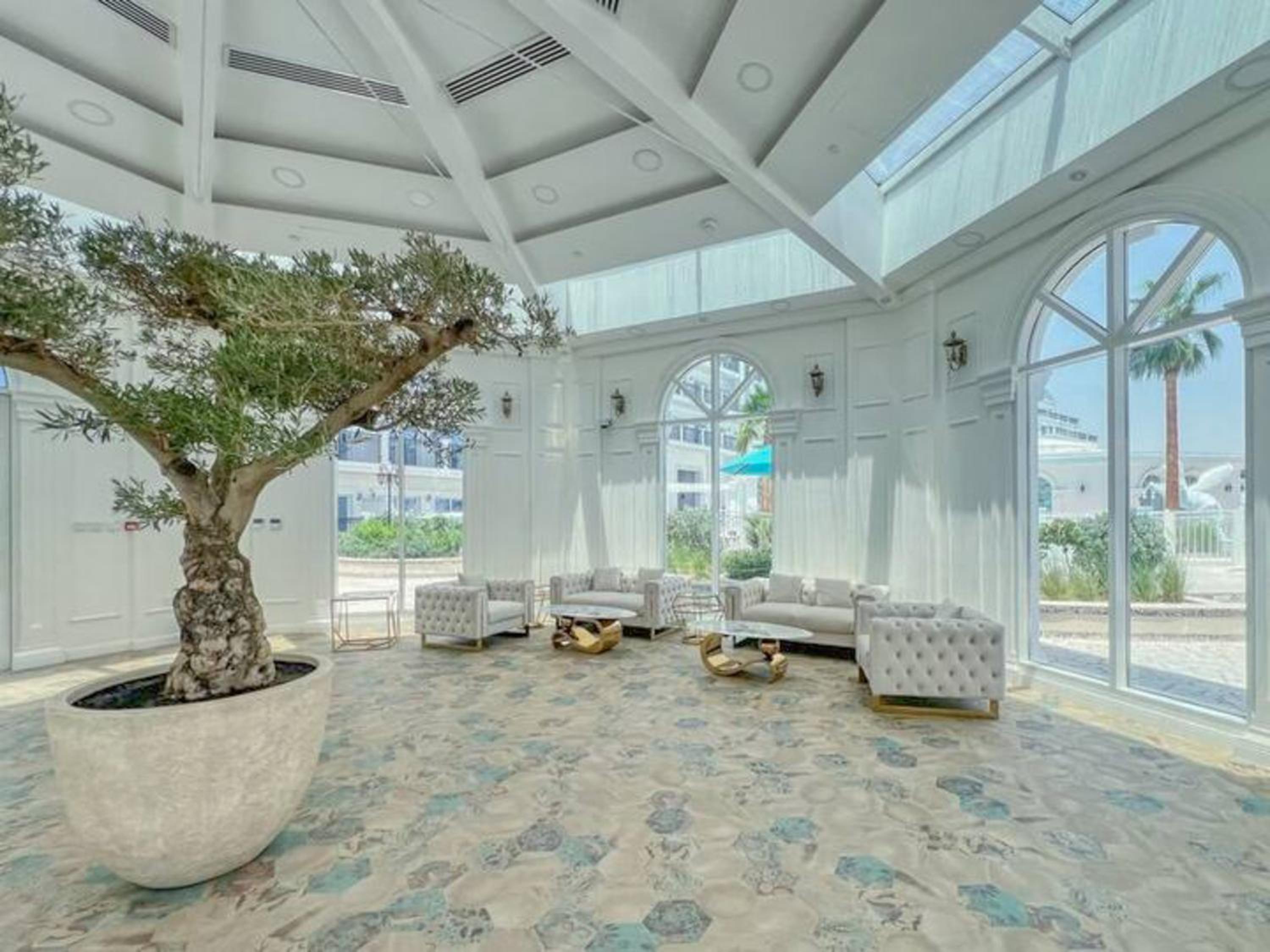 1BR Lagoon View Luxury Spa Retreat near Miracle Garden