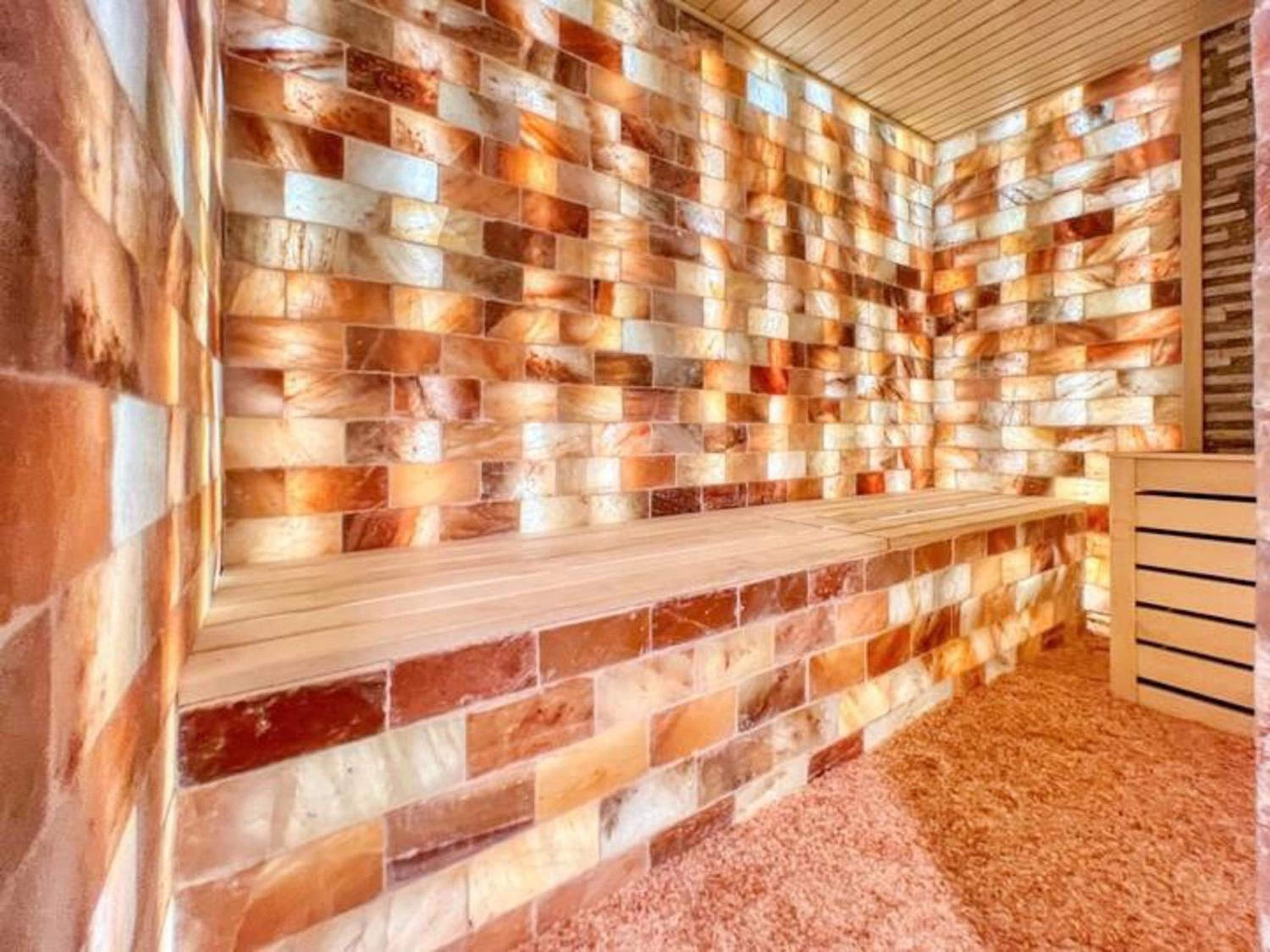 1BR Lagoon View Luxury Spa Retreat near Miracle Garden