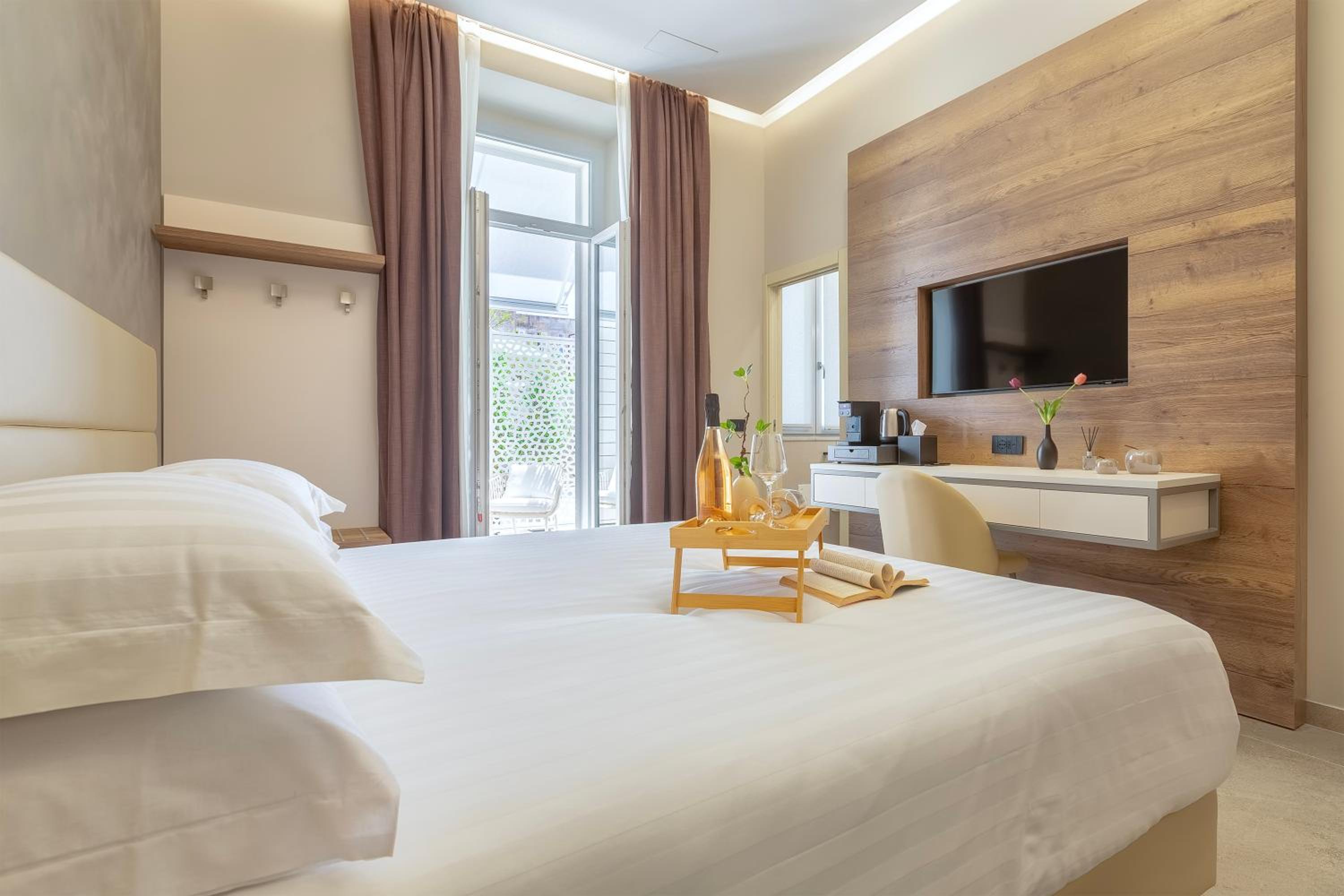 Mesbeglia Luxury Rooms