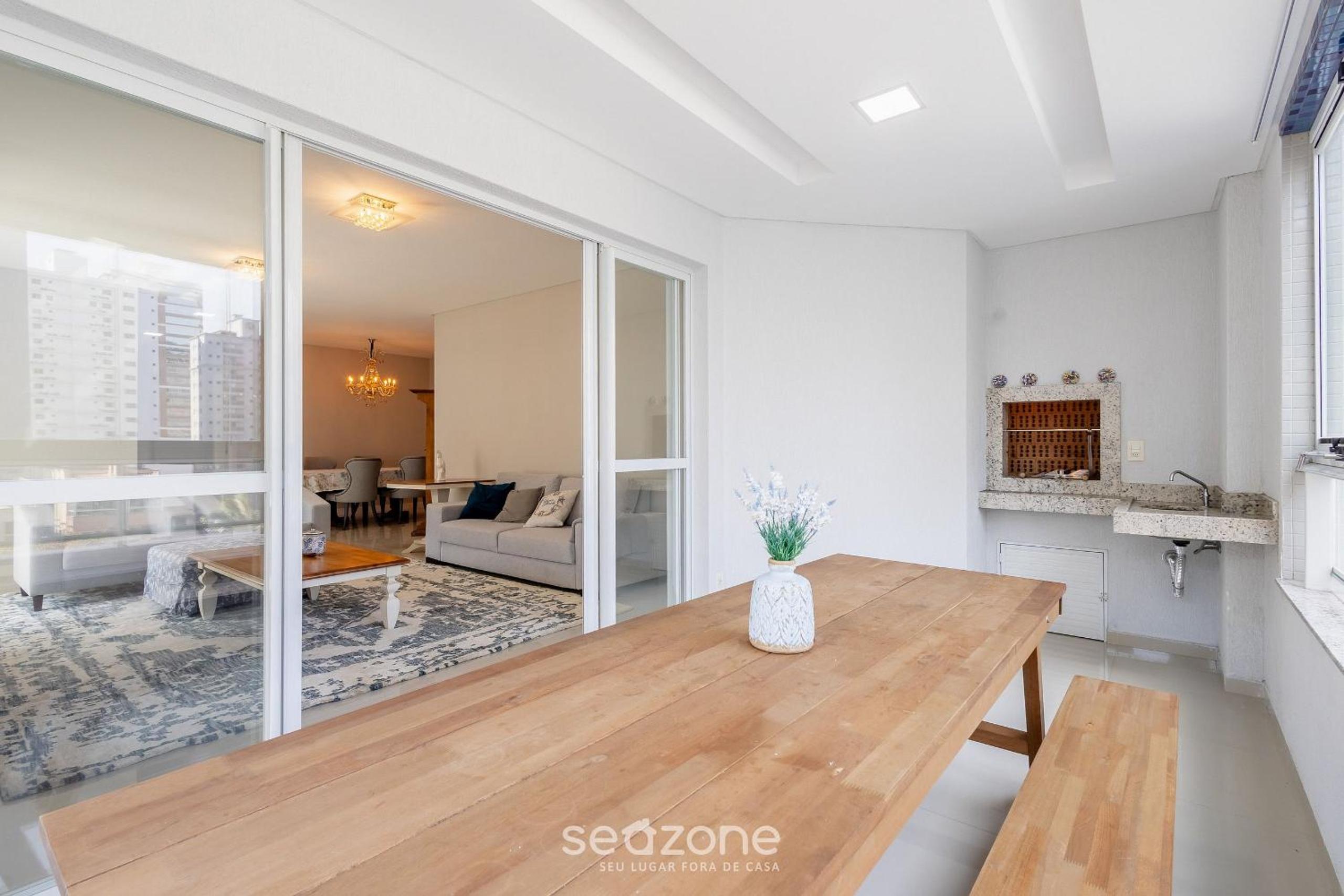 Apart with barbecue 550m from the Beach RAA0301