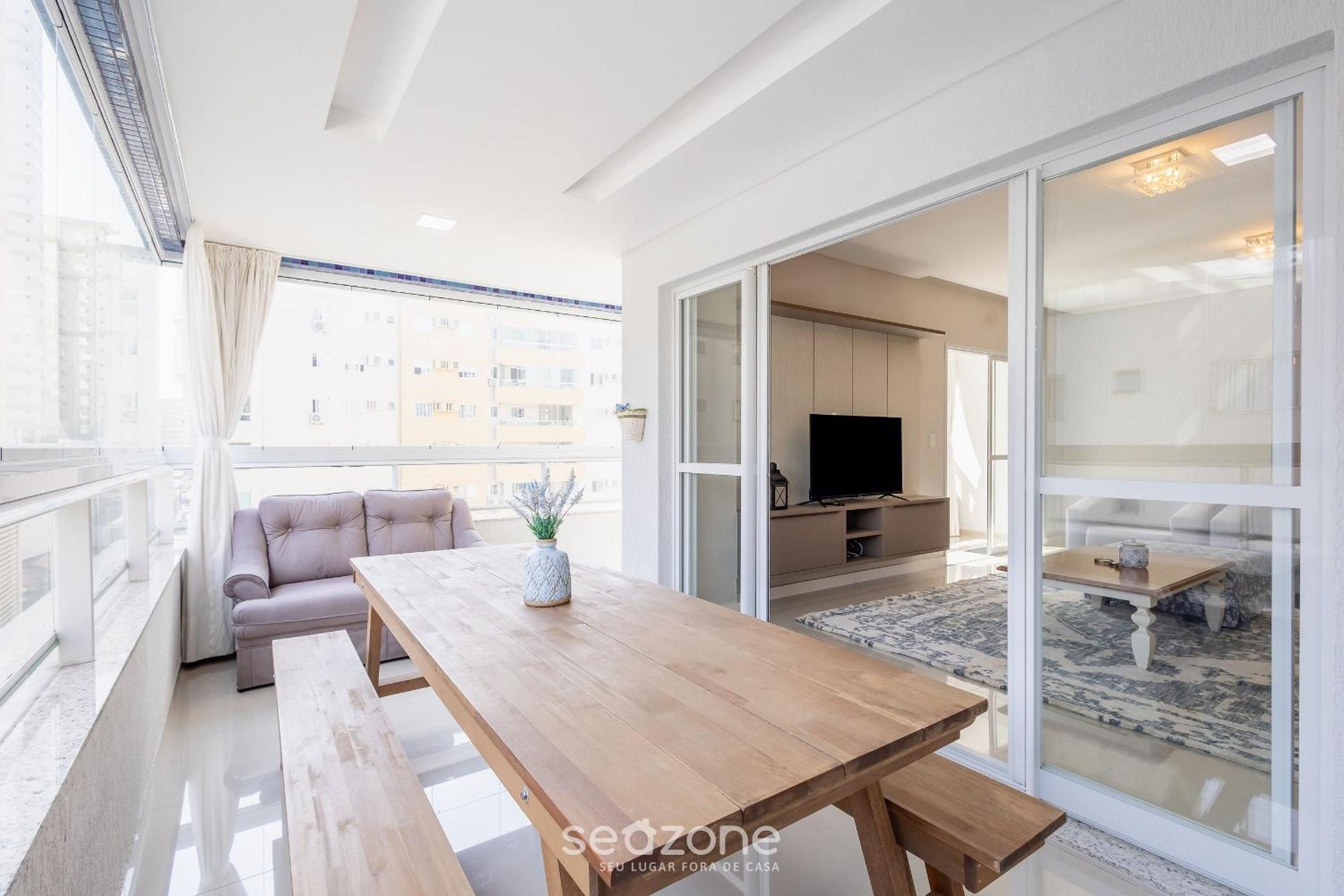 Apart with barbecue 550m from the Beach RAA0301